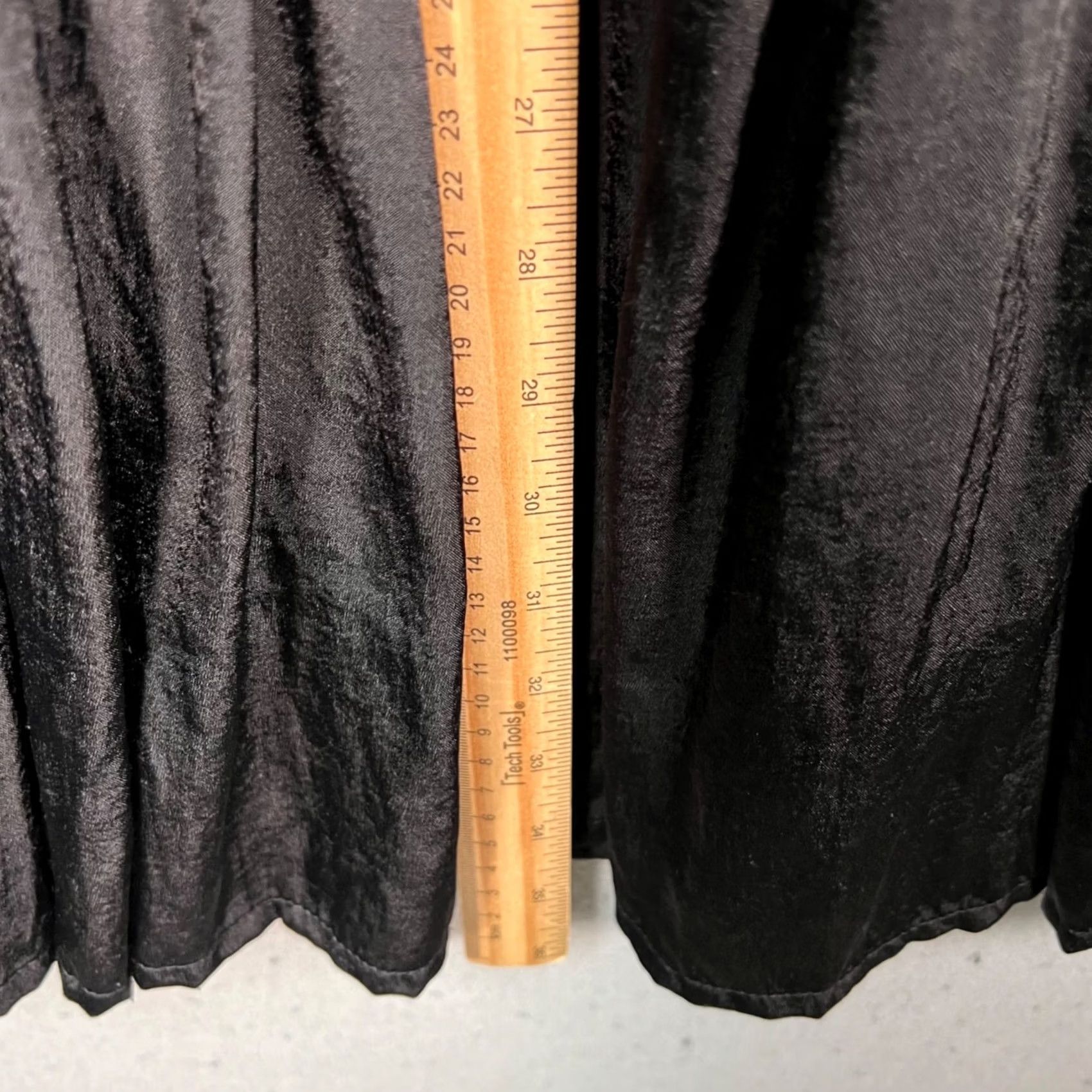 Uniqlo Uniqlo Skirt Maxi Womens Small Black Tiered Elastic Waist Midi 65% Polyester Casual Holiday 90s? Size 28" / US 6 / IT 42 - 6 Thumbnail