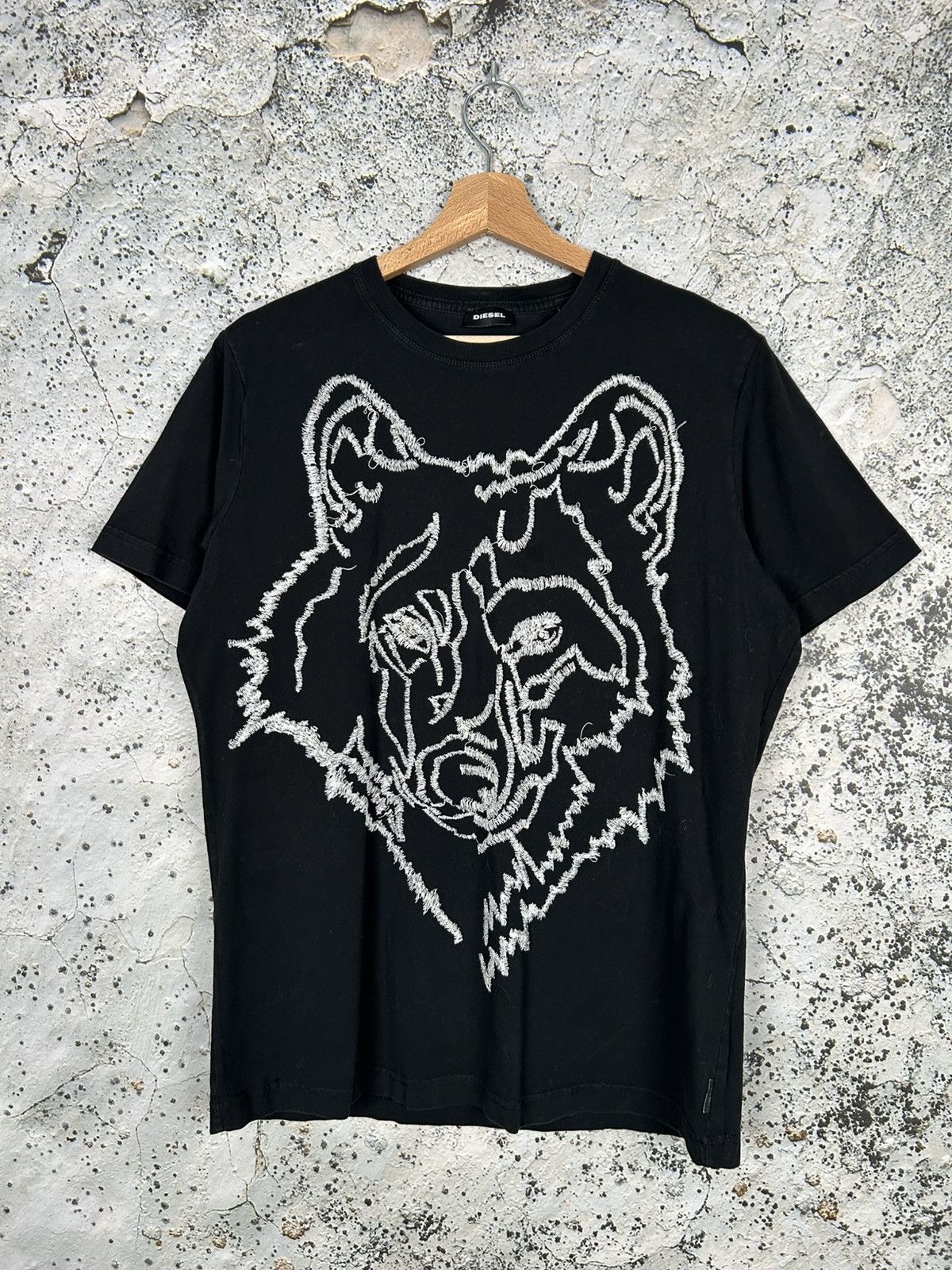 Diesel Vintage Diesel Embroidered Wolf Animal Graphic Tee Y2K 00s Size US S / EU 44-46 / 1 - 1 Thumbnail