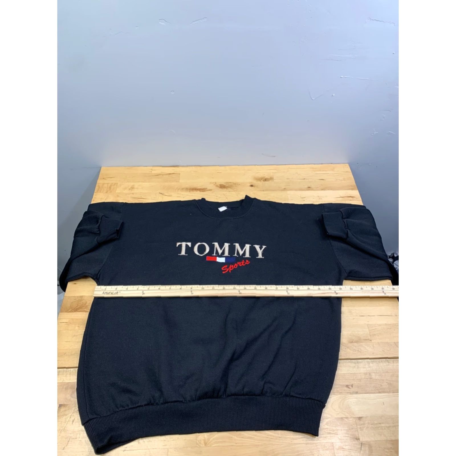 Tommy Hilfiger VINTAGE Tommy Hilfiger Sweatshirt Mens L Black Embroidered USA 90s Sports Pullover Size US L / EU 52-54 / 3 - 4 Thumbnail