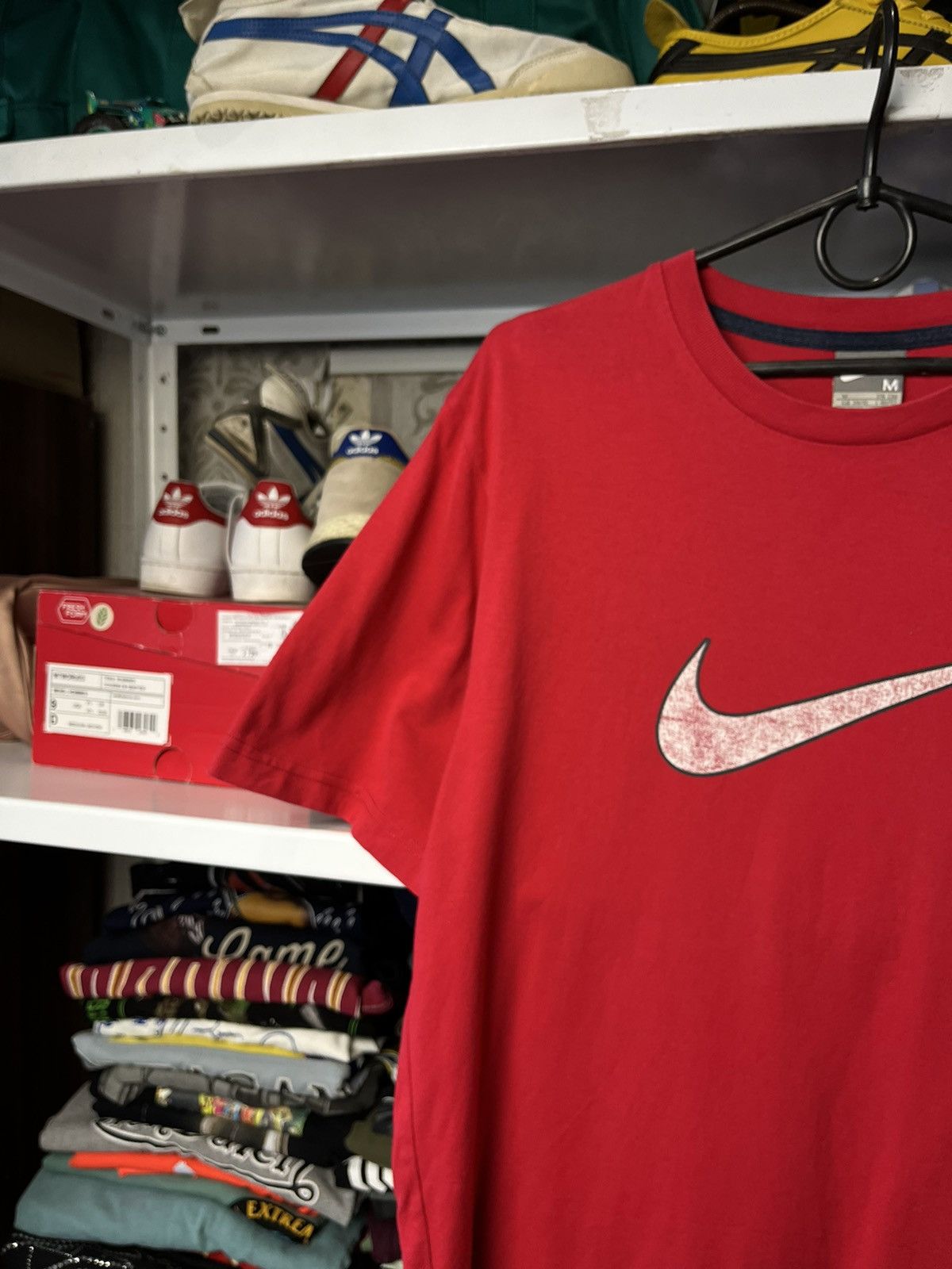 Nike × Vintage Vintage 90s Nike T-Shirt Swoosh Logo Y2K Red Tee Size M Size US M / EU 48-50 / 2 - 4 Thumbnail