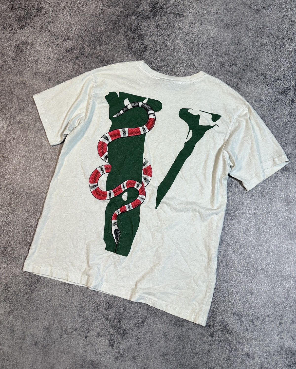 Designer Style Vlone Big Logo Back T-shirt Friends- Streetwear M Size US S / EU 44-46 / 1 - 1 Thumbnail