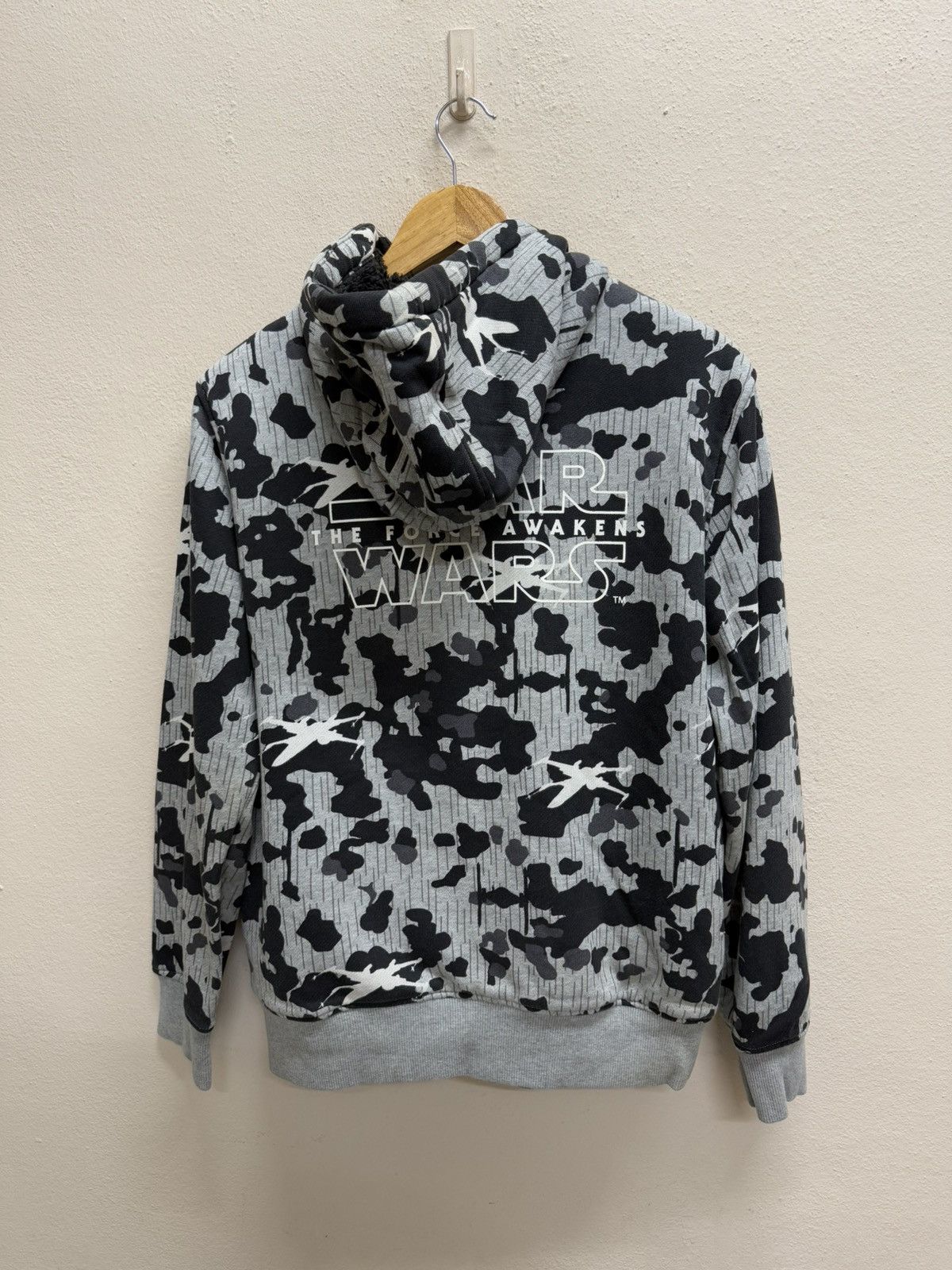 Star Wars × Uniqlo Uniqlo Star Wars The Force Awake Sheerpa ZipUp Sweater Hodie Size US M / EU 48-50 / 2 - 22 Thumbnail
