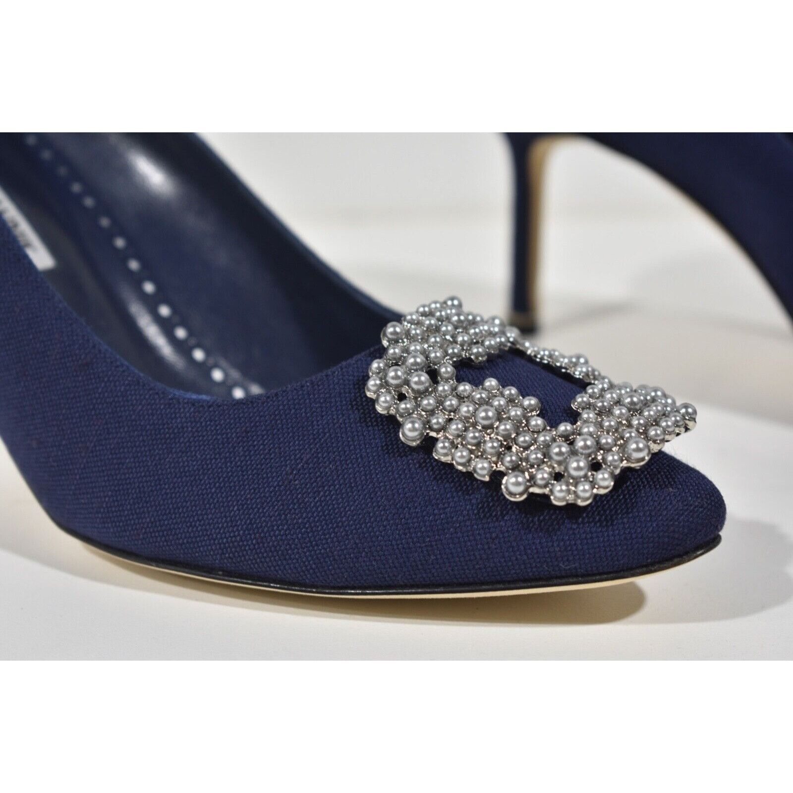 Manolo Blahnik Hangisi 70 Navy Linen Pearl Jewel Buckle Low Heel Pump 39 Size US 9 / IT 39 - 7 Thumbnail