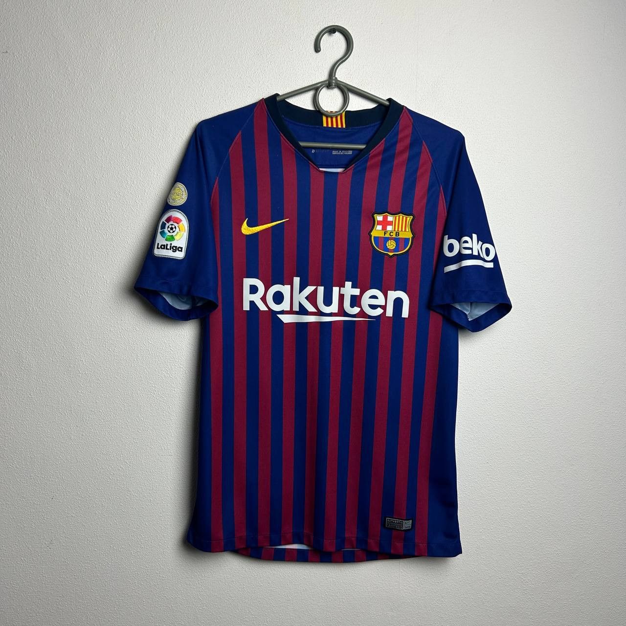 Nike Mens Nike FC Barcelona 2018 Origi player soccer jersey Size US S / EU 44-46 / 1 - 1 Thumbnail