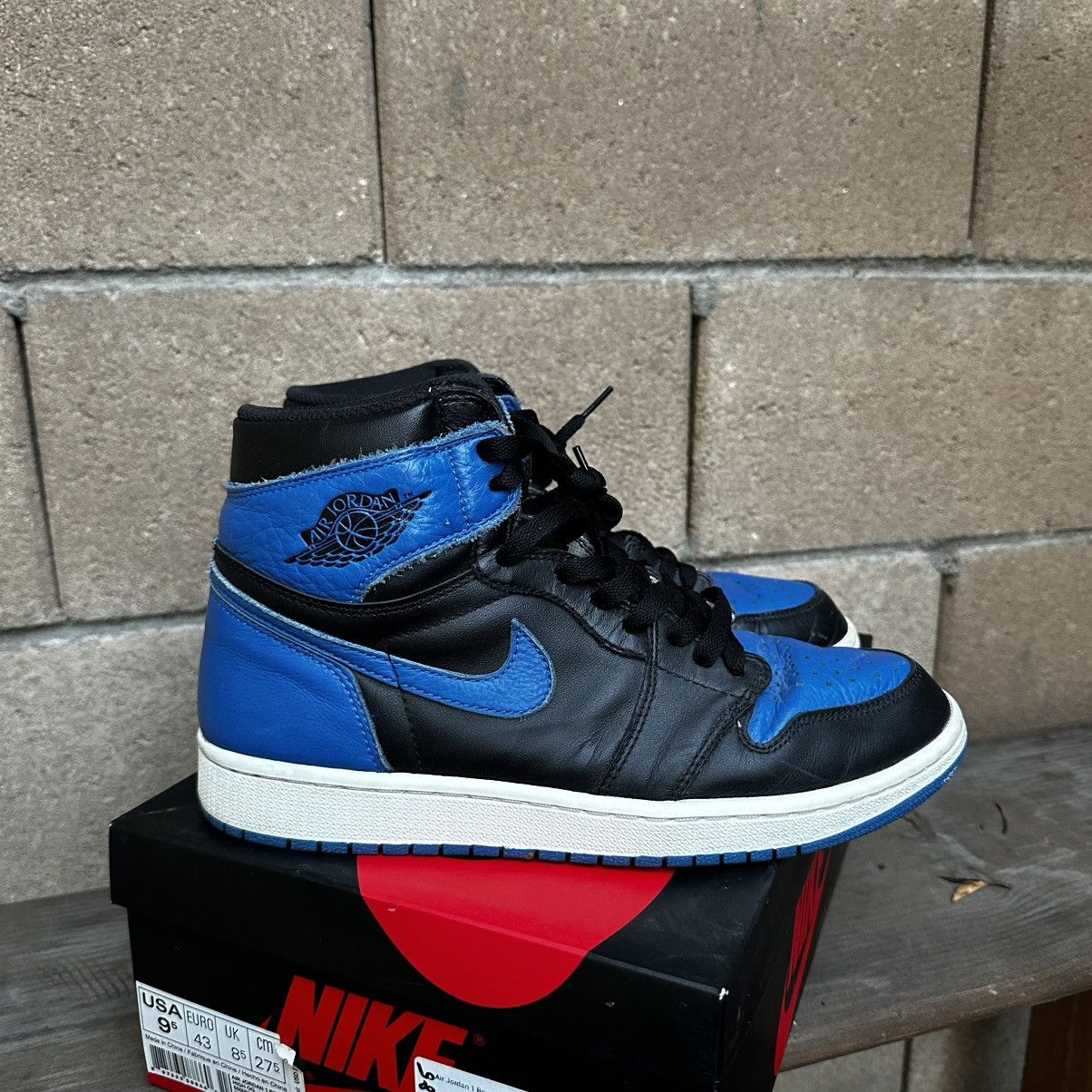 Nike Nike Air Jordan 1 Retro Royals Size US 9.5 / EU 42-43 - 3 Thumbnail