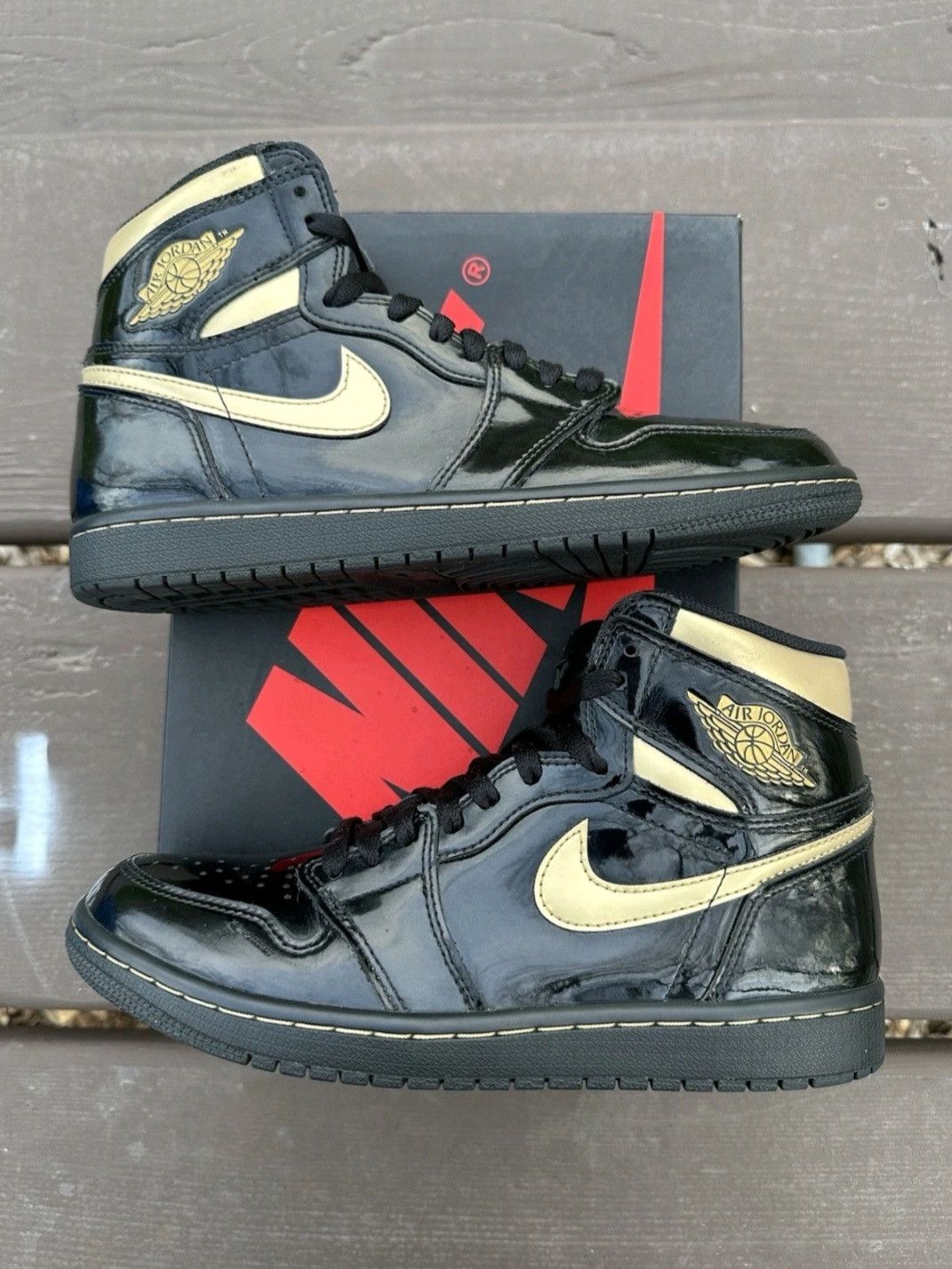 Jordan Brand Air Jordan Retro 1 High OG Black Metallic Gold Size 7.5 Men Size US 7.5 / EU 40-41 - 3 Thumbnail