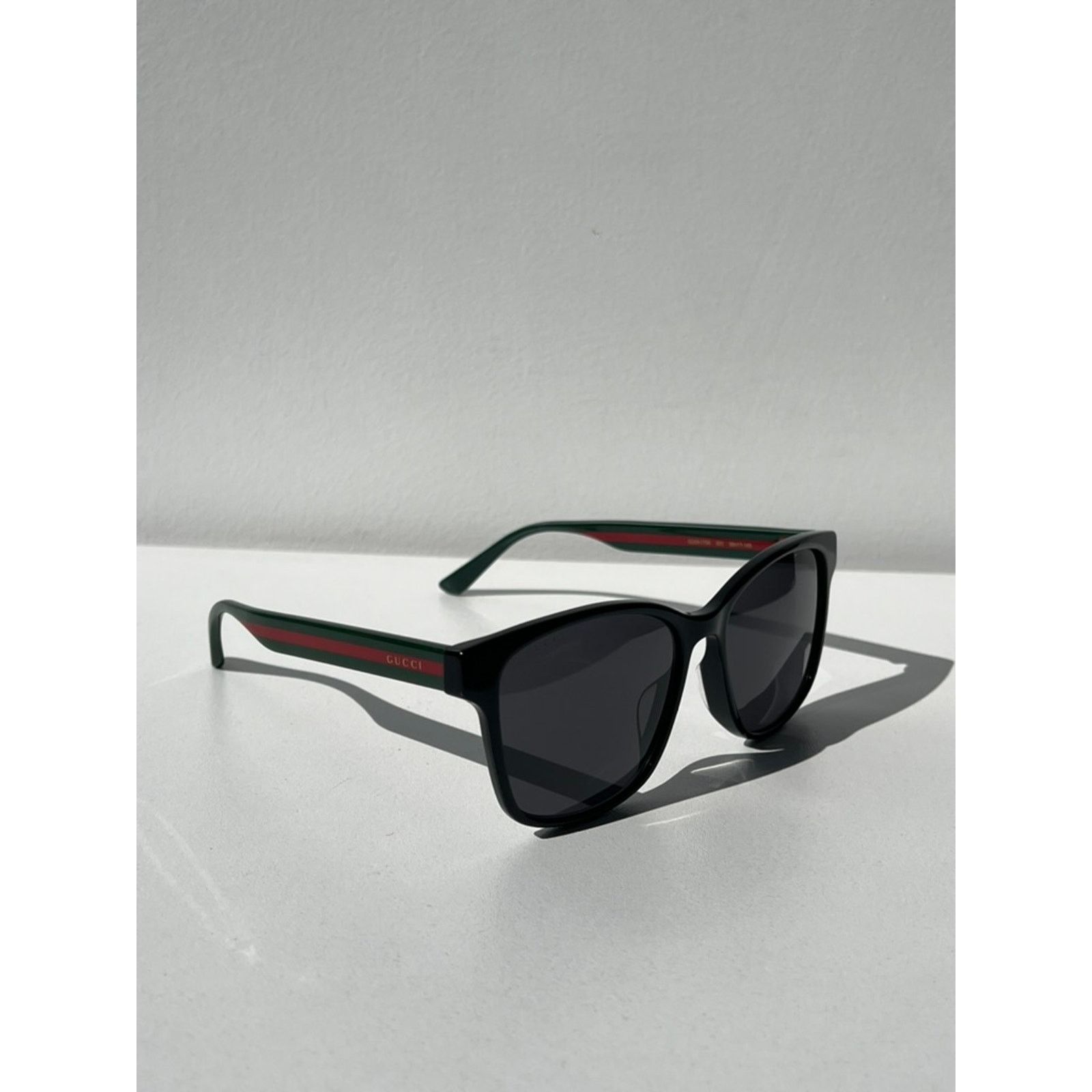 Gucci NEW Gucci GG0417SK Black Unisex Striped Arm Sunglasses Size ONE SIZE - 6 Thumbnail