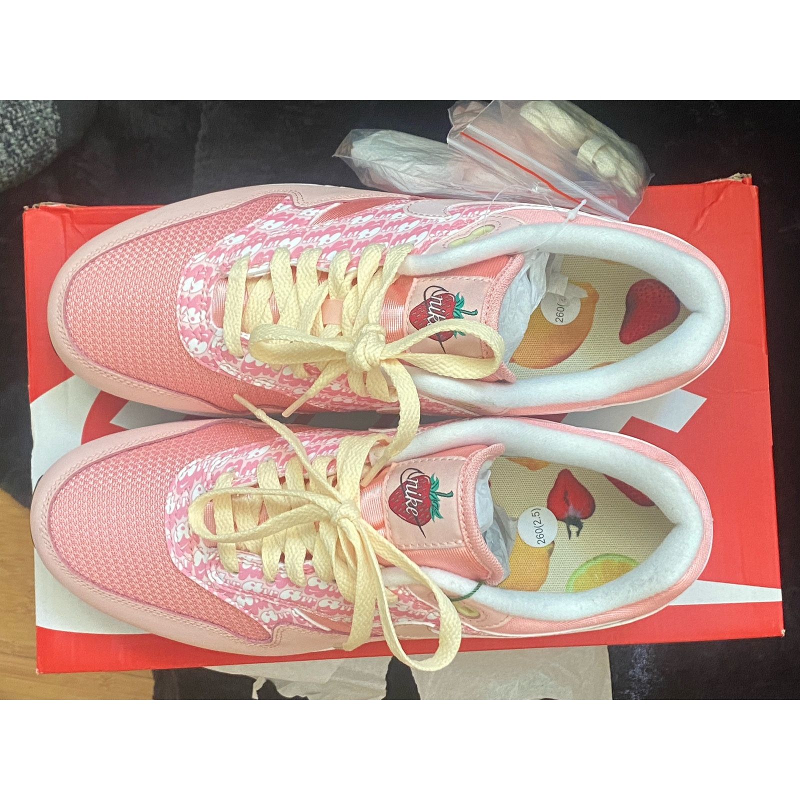 Nike Nike Air Max 1 PRM Strawberry Lemonade sz m8 w9.5 Size US 8 / EU 41 - 6 Thumbnail