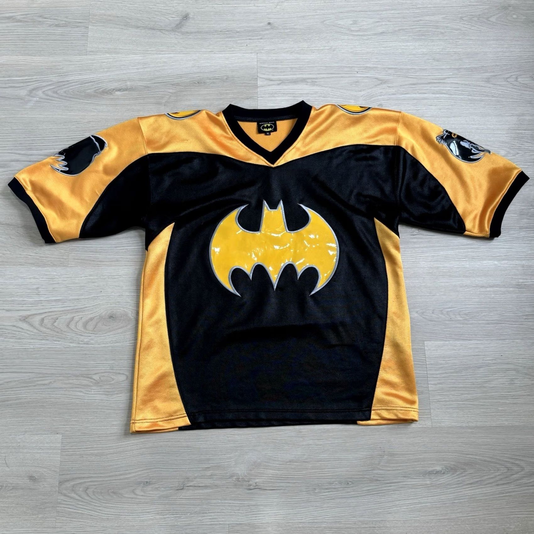 Vintage VINTAGE Warner Bros Batman Jersey T-Shirt XL Black Embroidered Retro 2002 HTF Mens Size US XL / EU 56 / 4 - 2 Thumbnail