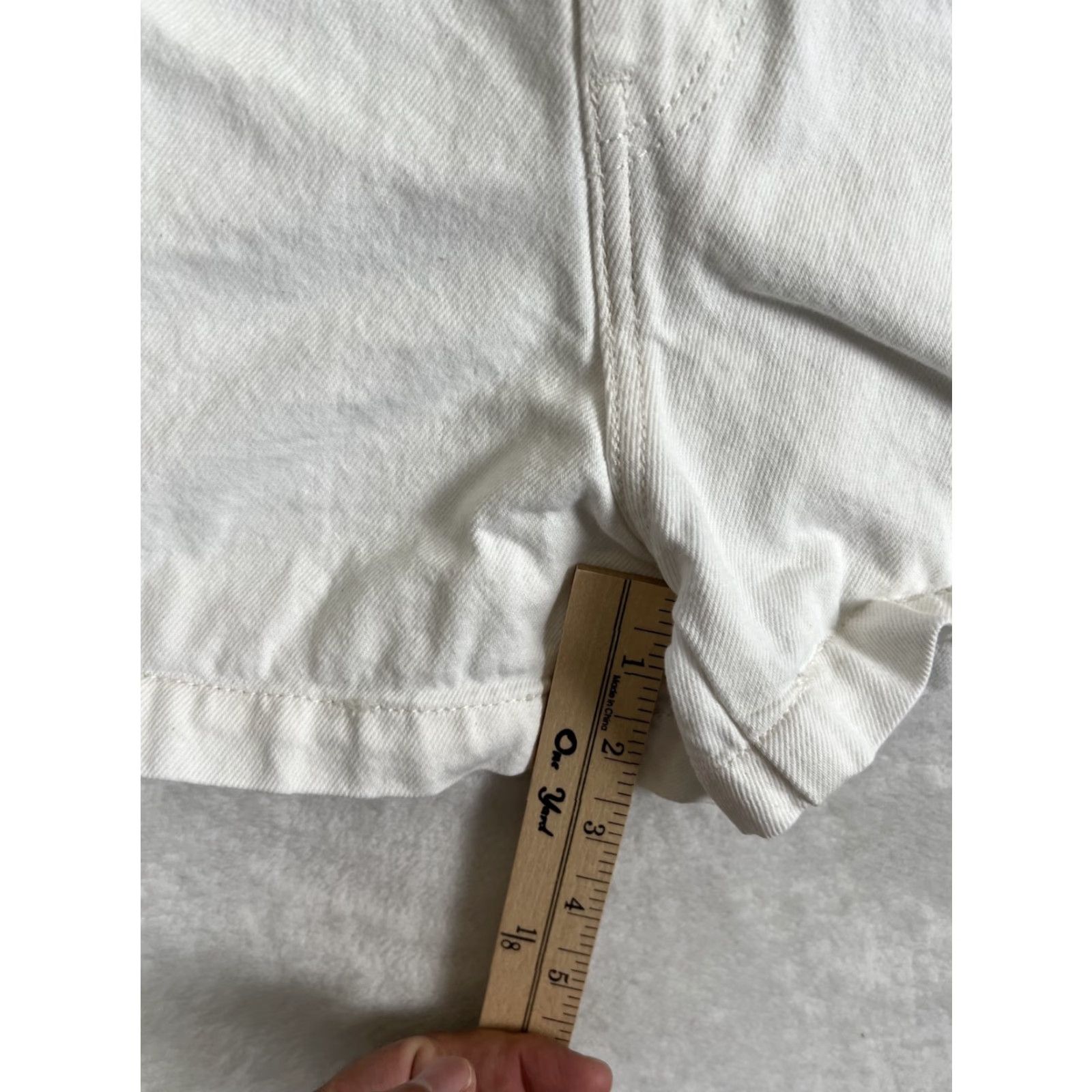 Levi's VINTAGE Levi's Shorts Womens 30 White High Rise Pleated Front Loose Fit Denim Size 30" / US 8 / IT 44 - 2 Thumbnail