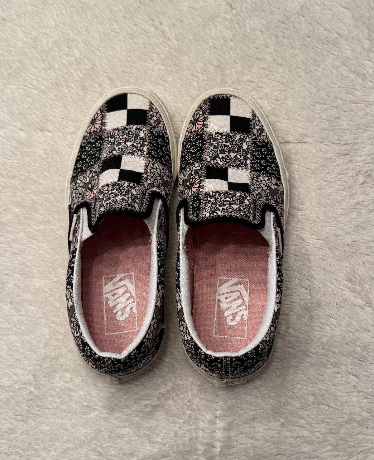 Vans EUC Vans Floral Patchwork Checkered Slip on in Marshmallow Size US 5.5 / EU 38 - 4 Thumbnail