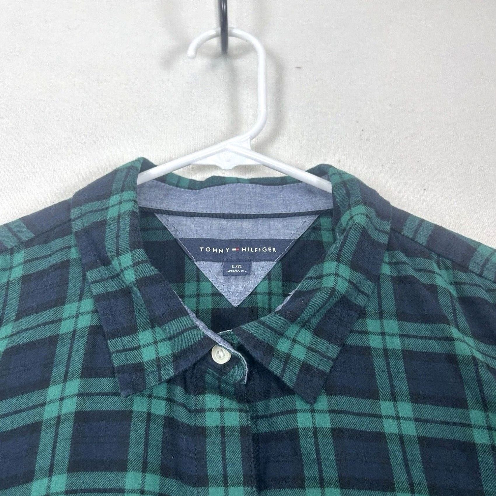 Tommy Hilfiger Tommy Hilfiger Plaid Button-Up Shirt Mens Size L Green Casual Top Preppy Shirt Small Business Casual Travel Mens Size US L / EU 52-54 / 3 - 2 Thumbnail