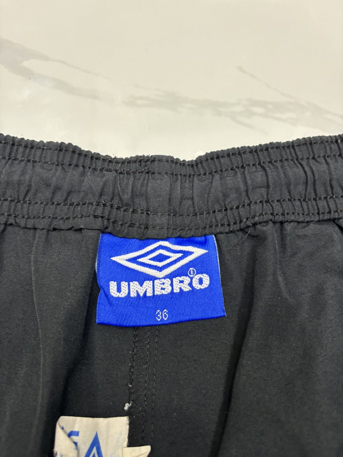 Umbro 🔥VINTAGE UMBRO MANCHESTER UNITED OLD TRAFFORD ERA SHORT PANT Size US 36 / EU 52 - 9 Thumbnail