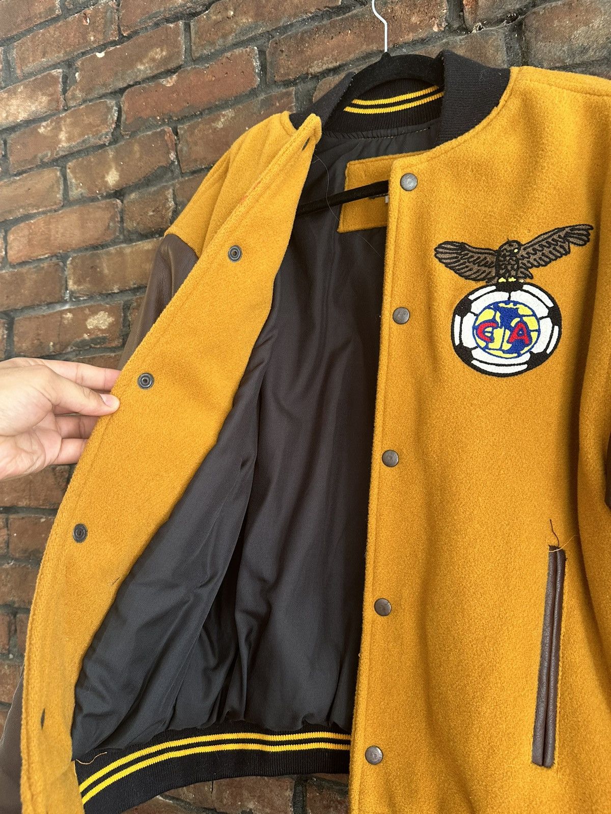Vintage Yellow and brown Club America varsity jacket 90s vintage Size US L / EU 52-54 / 3 - 9 Thumbnail