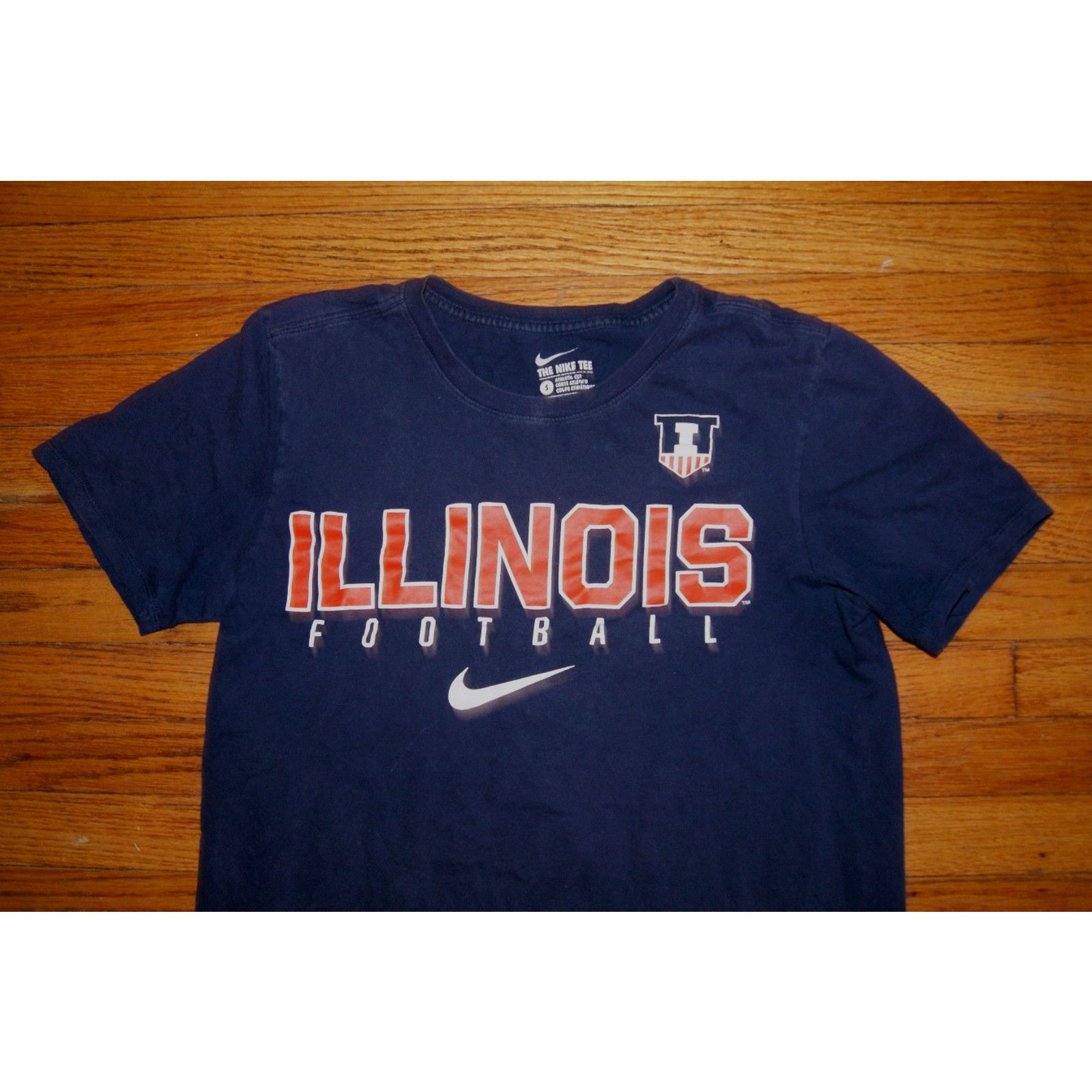 Nike ILLINOIS FIGHTING ILLINI Football Swoosh Nike Tee S TShirt Size US S / EU 44-46 / 1 - 1 Thumbnail