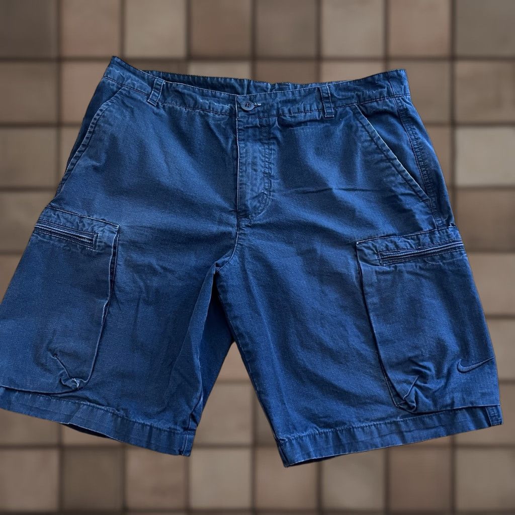 Nike Nike Cargo Shorts Tactical Zip Pocket Hiking Mens Size 34 Navy Blue Cargo Pocket Cotton Flat Front Summer 90s? Size US 34 / EU 50 - 1 Thumbnail