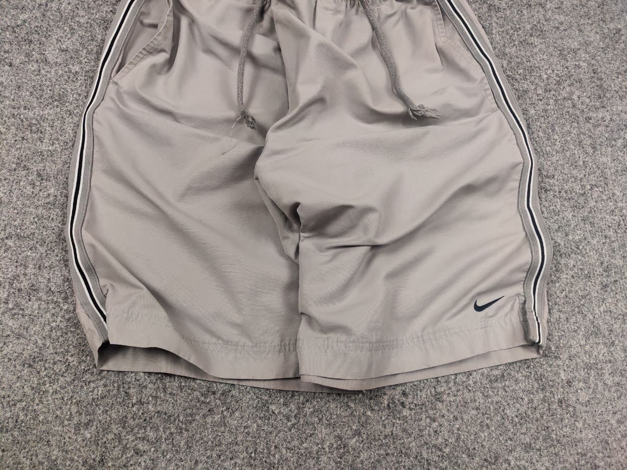Nike Vintage Nike Swoosh Gray Light Pocket shorts Y2K Style Size US 34 / EU 50 - 5 Thumbnail