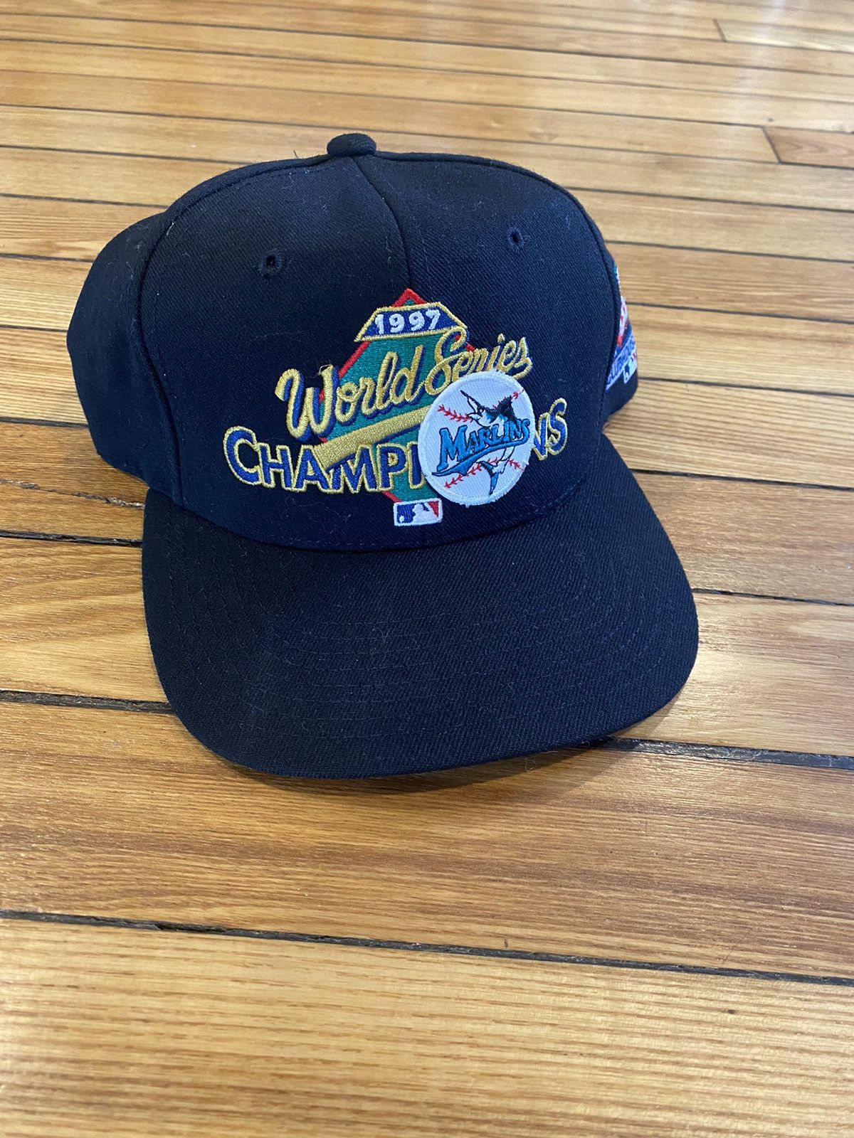 New Era 1997 clubhouse SnapBack Florida Marlins World Series 🌎 Size ONE SIZE - 1 Thumbnail