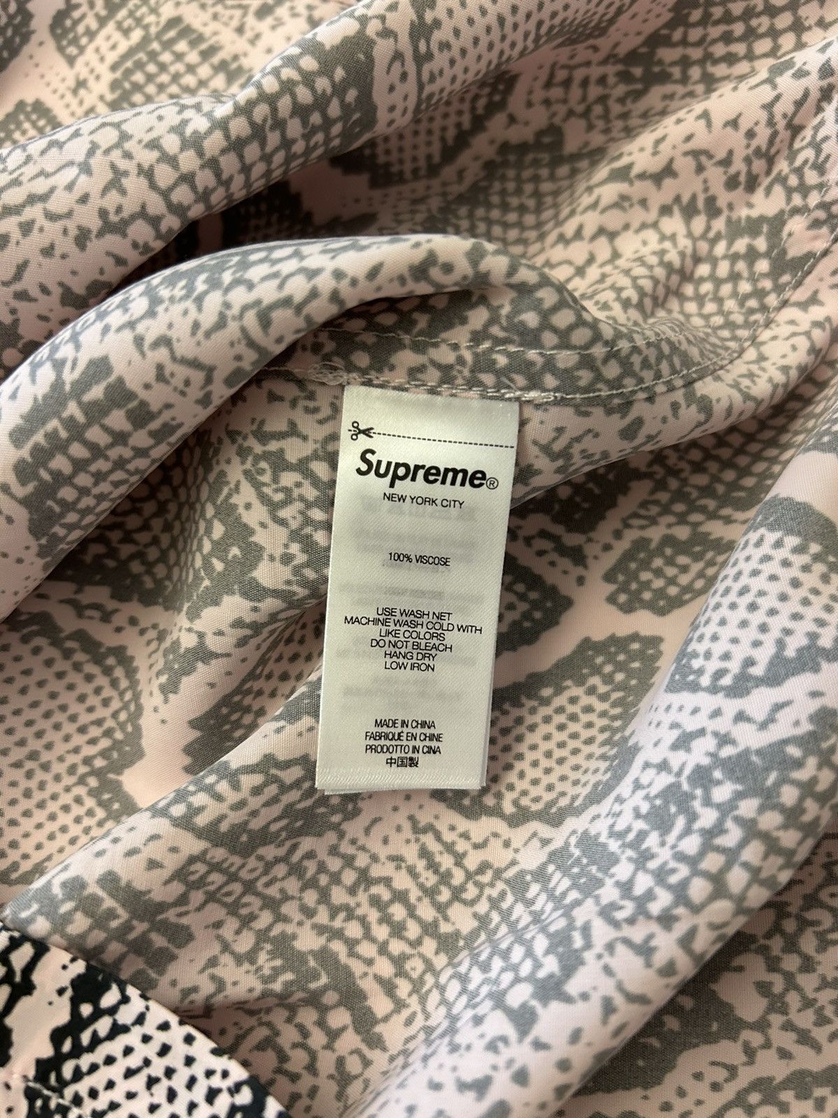 Supreme Supreme Snake Shirt Size US S / EU 44-46 / 1 - 4 Thumbnail
