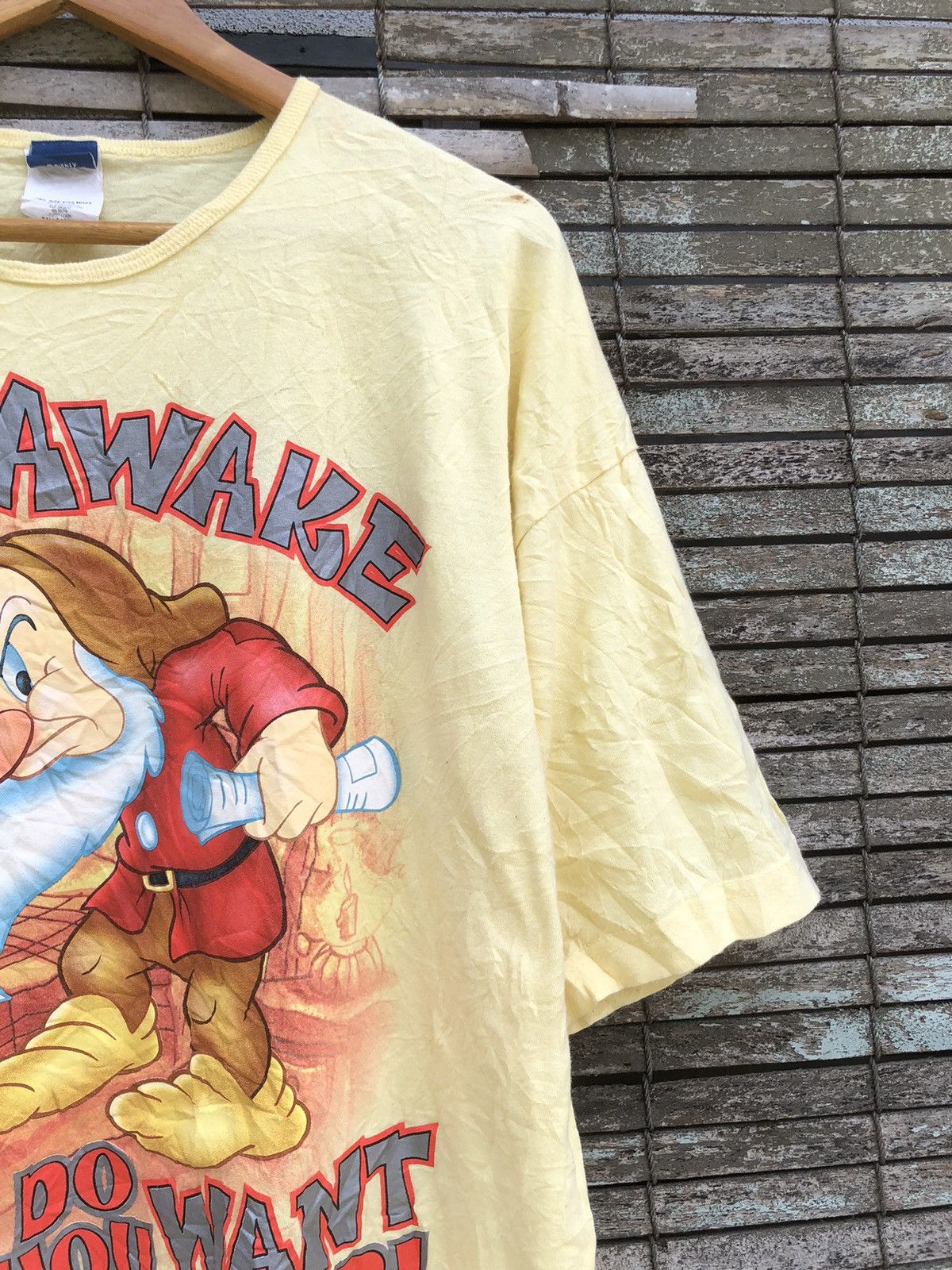 Vintage Vintage 90s Disney Snow White Grumpy Baggy Tshirt Size US XL / EU 56 / 4 - 7 Thumbnail