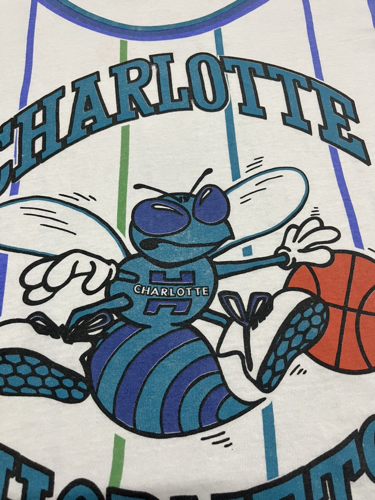 Rap Tees 💥True Vintage Trashed Distressed Charlotte Hornets NBA Tee Size US L / EU 52-54 / 3 - 6 Thumbnail