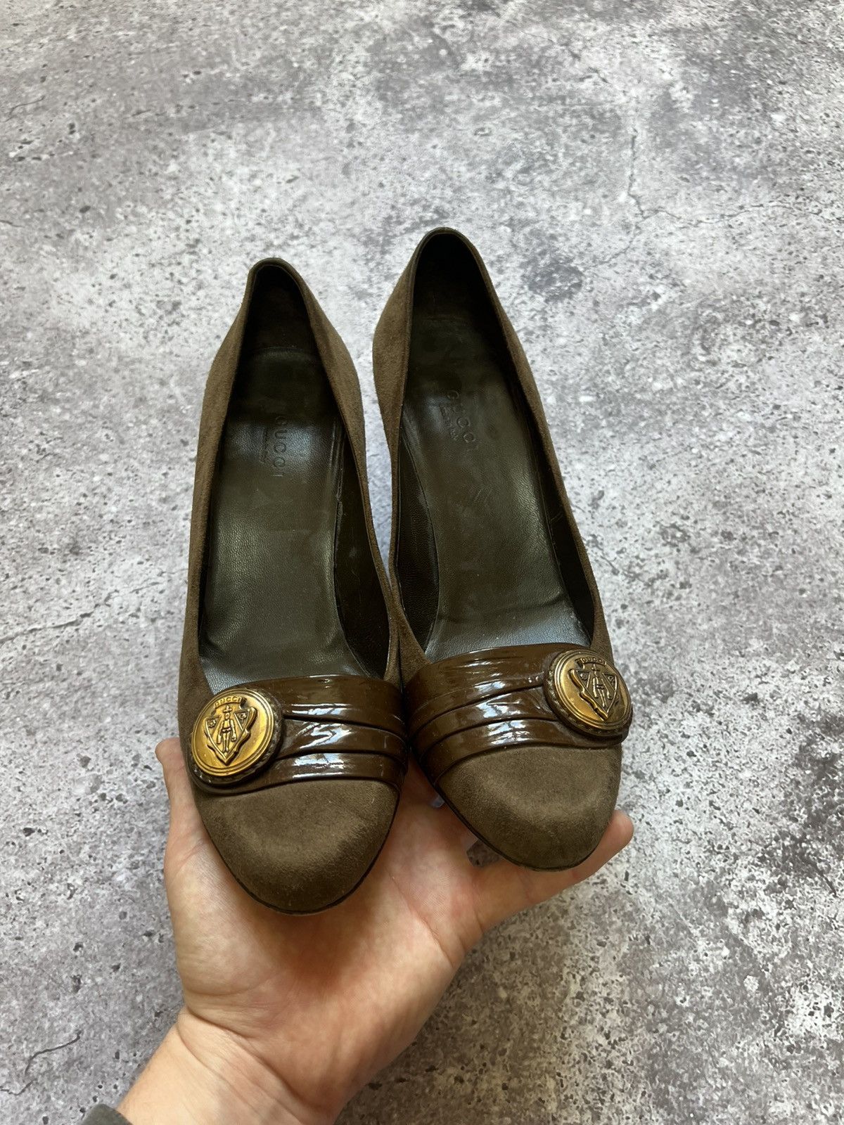 Gucci × Tom Ford × Vintage Vintage Gucci Olive Suede Heels Designer Italy Size US 7 / IT 37 - 6 Thumbnail