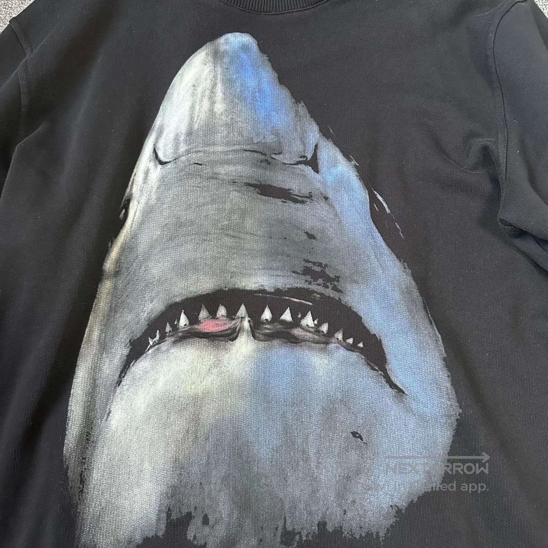 Givenchy Givenchy Shark Head Top. Size US L / EU 52-54 / 3 - 3 Thumbnail