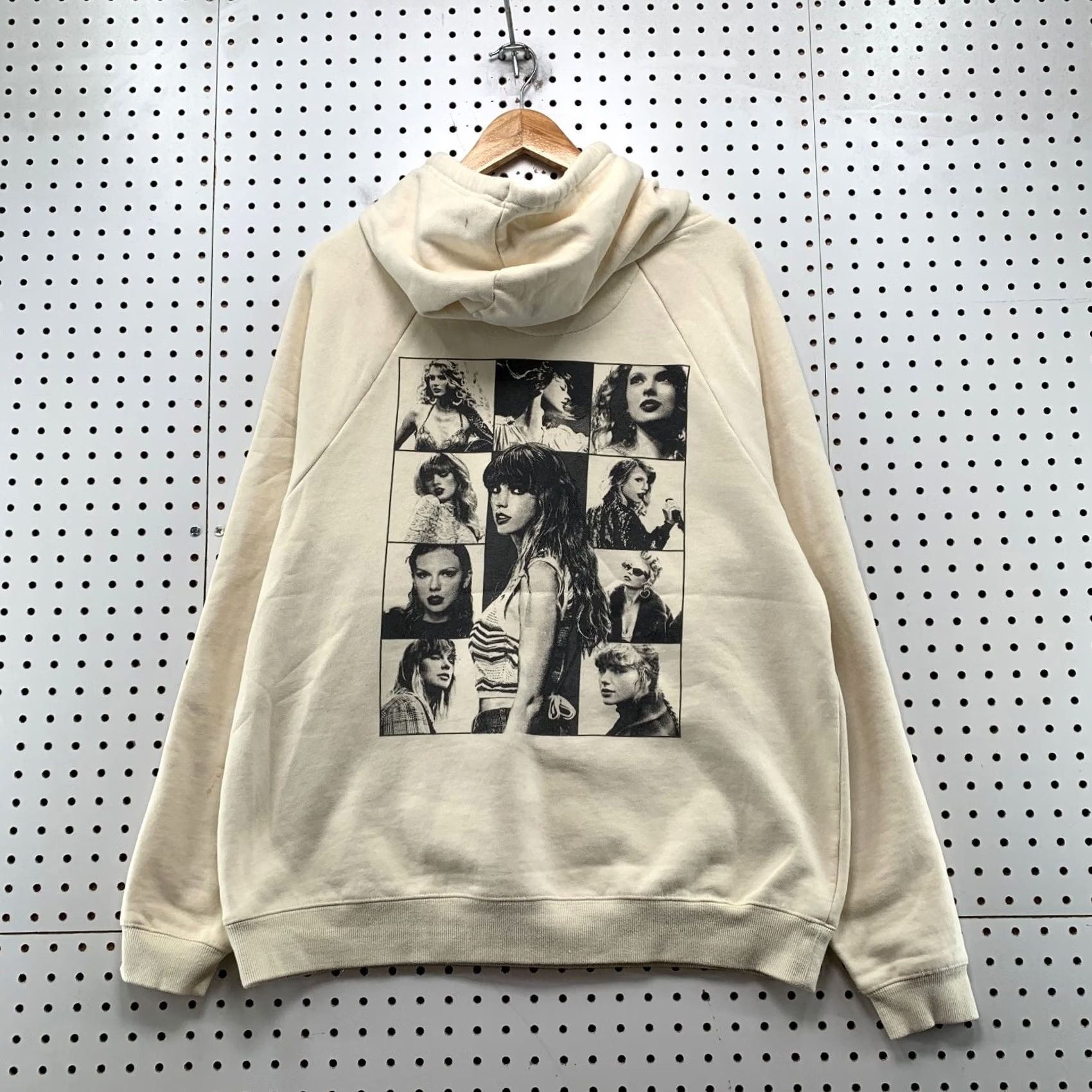 Vintage Taylor Swift Eras Tour Hoodie Sweatshirt Mens Small Beige Oversized Size US S / EU 44-46 / 1 - 2 Thumbnail