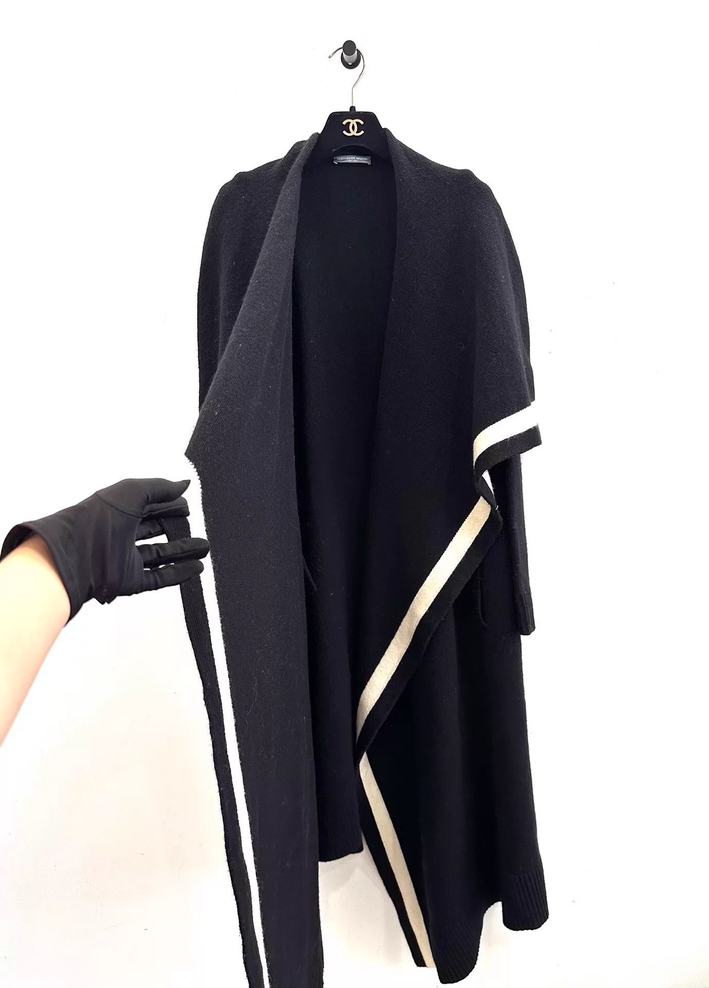 Alexander McQueen McQueen women's black long wool coat white stripe logo M Size M / US 6-8 / IT 42-44 - 4 Thumbnail