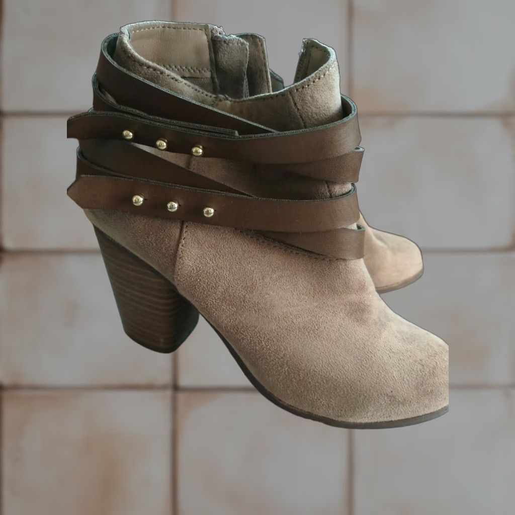 Vintage VINTAGE MaterialGirl Boots Chelsea Women Brown Faux Suede Leather Straps Size 6.5 High Heel 3 in Womens Size US 7 / IT 37 - 1 Thumbnail