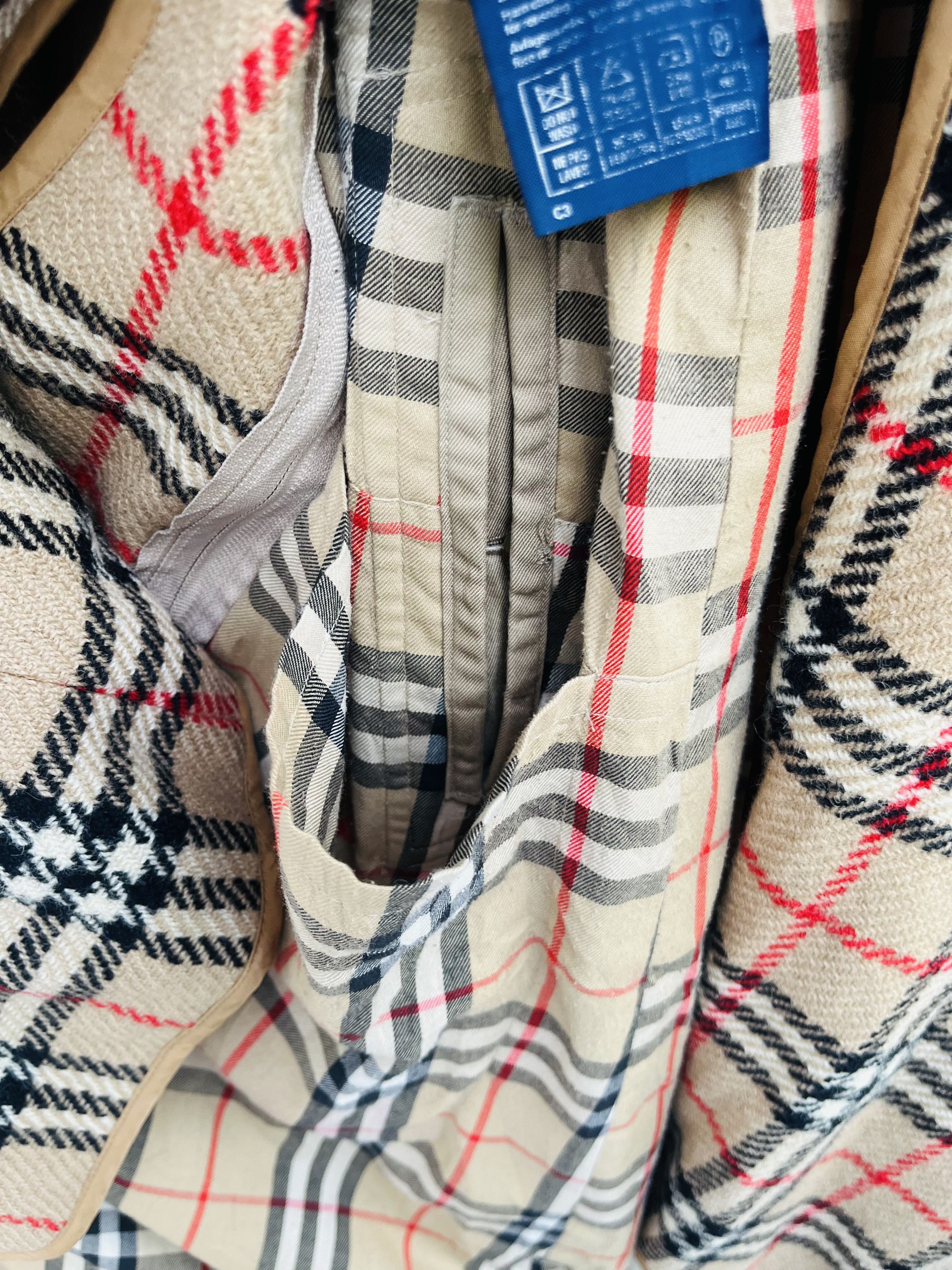 Burberry × Designer × Vintage Vintage Burberry Made In England Designer Style Size US M / EU 48-50 / 2 - 15 Thumbnail
