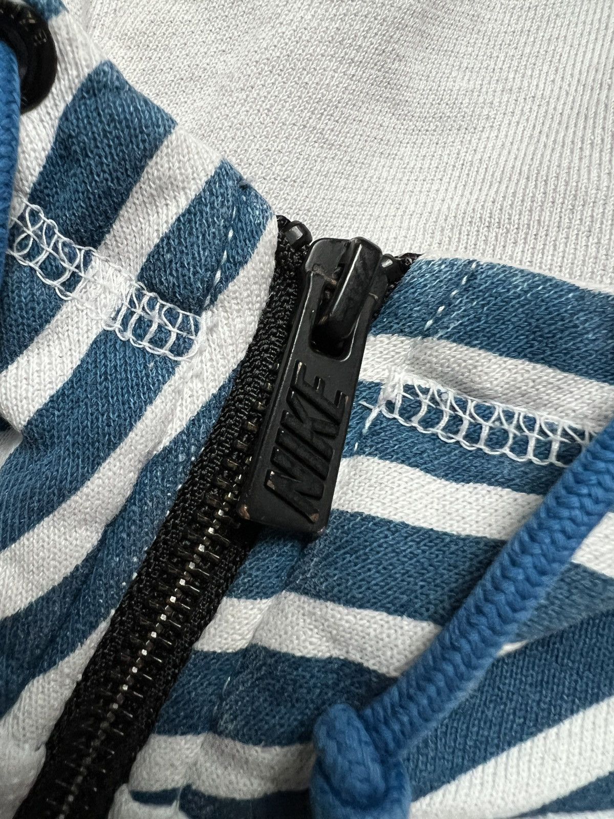 Nike Zip-Up Hoodie Nike Vintage center logo swoosh Travis Style Size US S / EU 44-46 / 1 - 9 Thumbnail