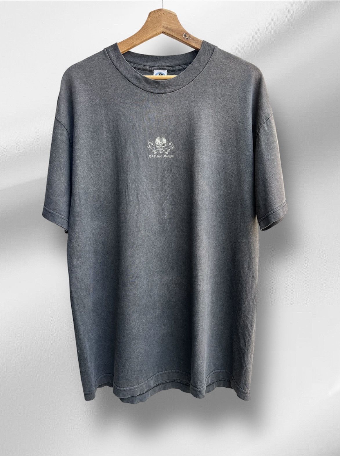 Vintage Vintage Sunfaded Flame Town & Country Skull Surf Tee Size US L / EU 52-54 / 3 - 2 Thumbnail