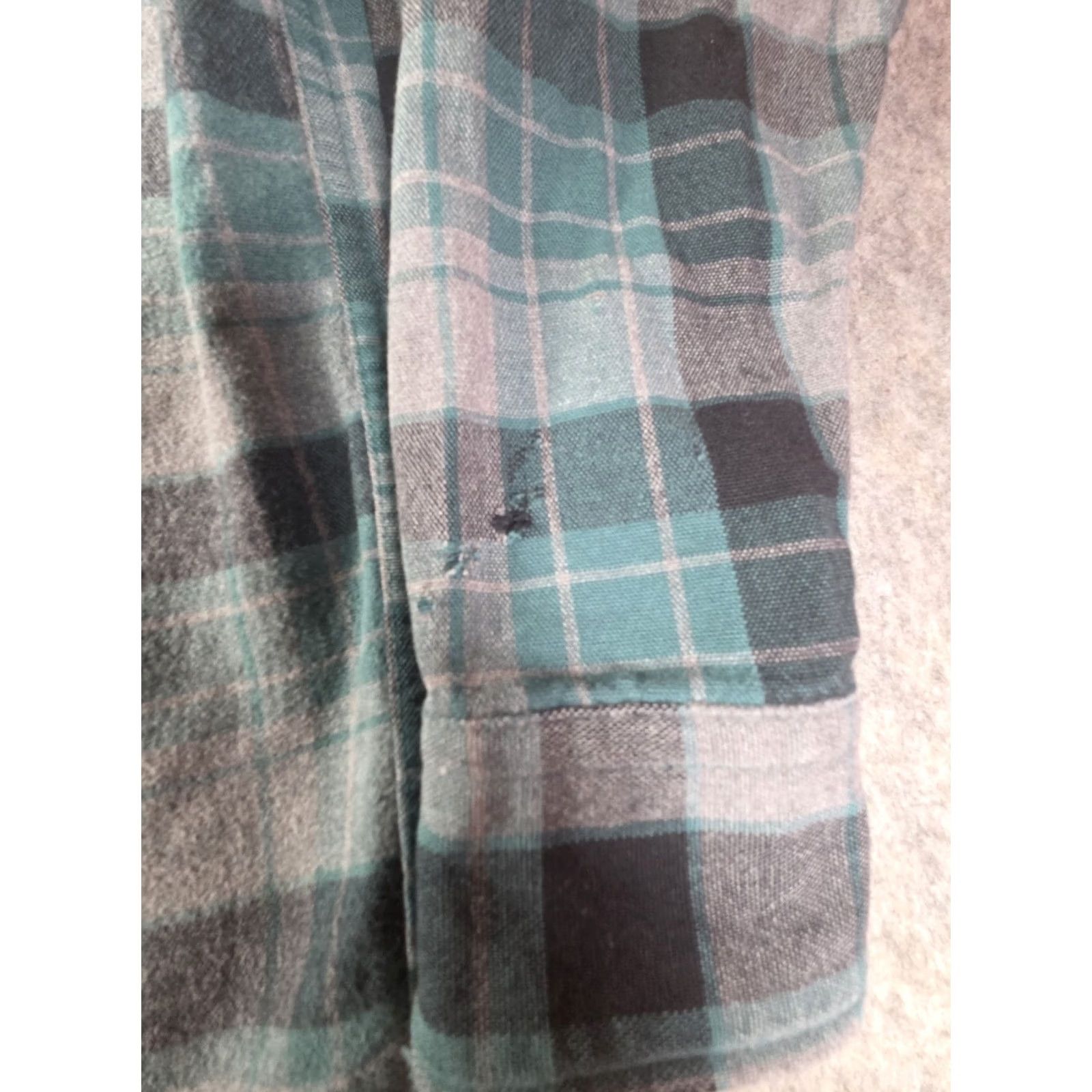 Vintage LL Bean Mens Shirt Gray Green Plaid Traditional Fit Chamois Cotton Distressed Button-Up Long Sleeve 2XL Tall Size US XXL / EU 58 / 5 - 6 Thumbnail