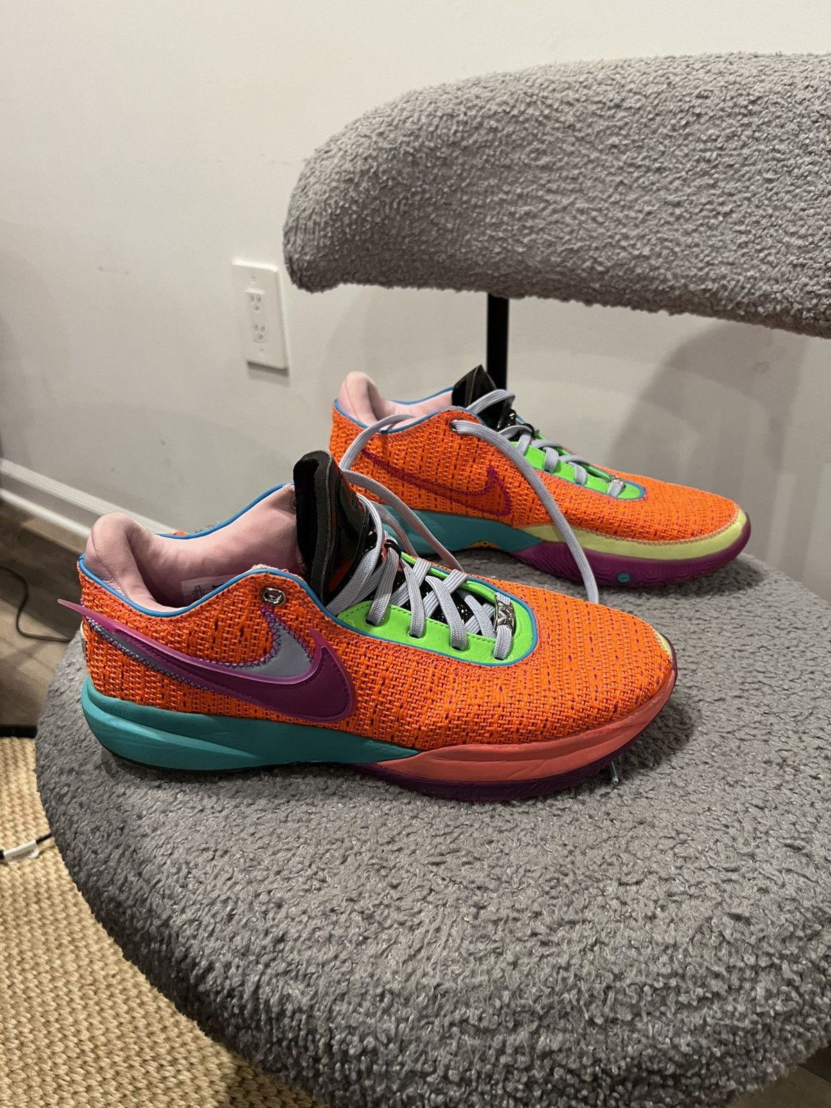 Nike Nike Lebron 20s Size US 9 / EU 42 - 4 Thumbnail