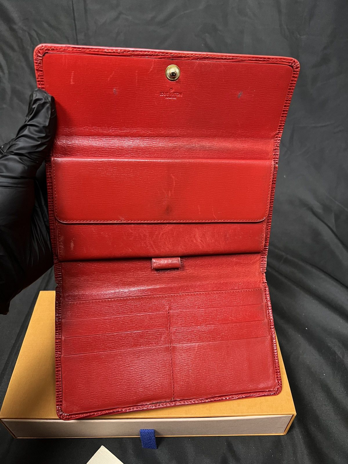 Louis Vuitton Louis Vuitton Malletier red epi bifold vintage wallet Size ONE SIZE - 6 Thumbnail