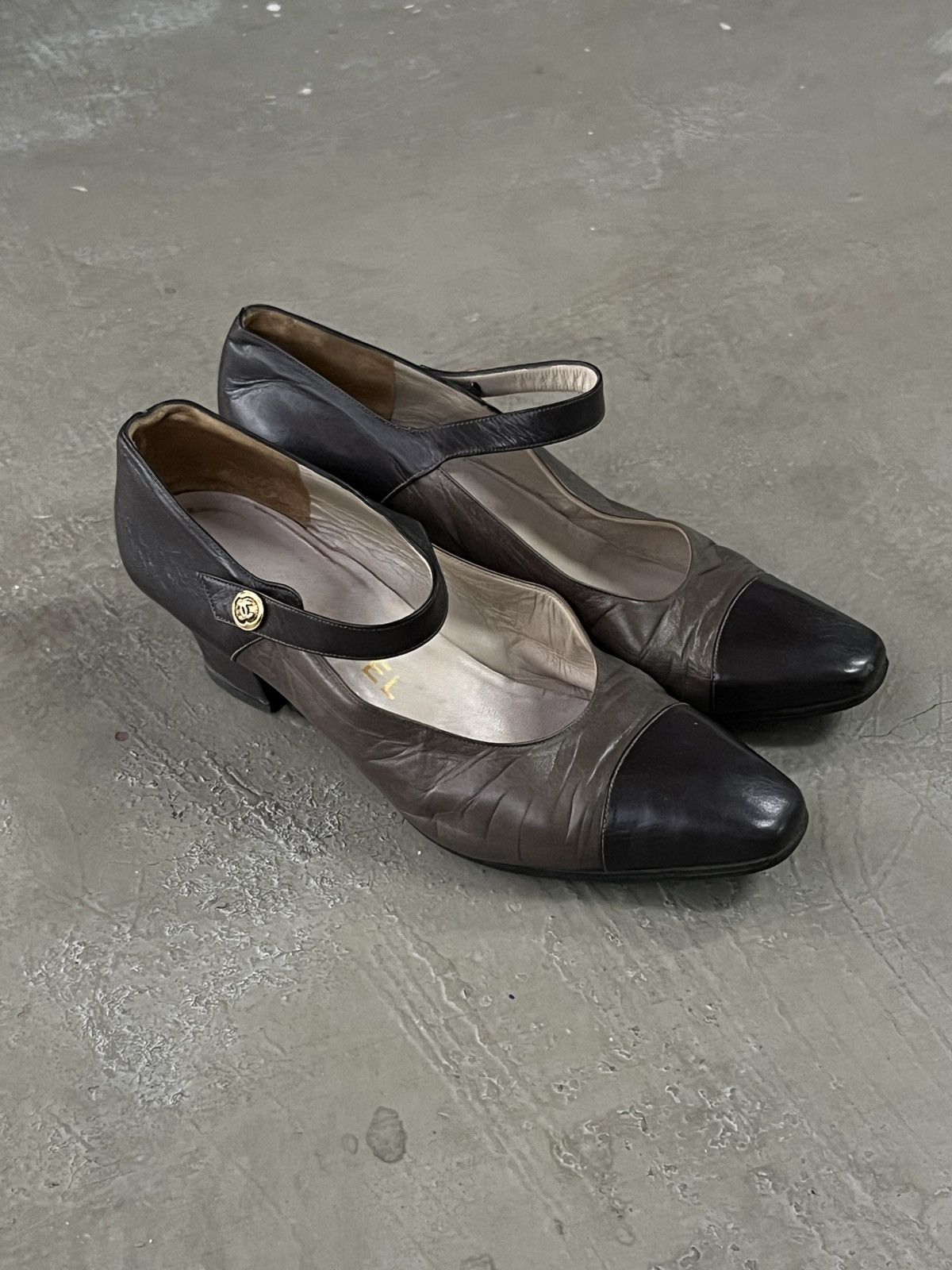 Vintage 1980's Authentic CHANEL Genuine Leather Mary Jane Pump Heels Size US 8.5 / IT 38.5 - 1 Thumbnail
