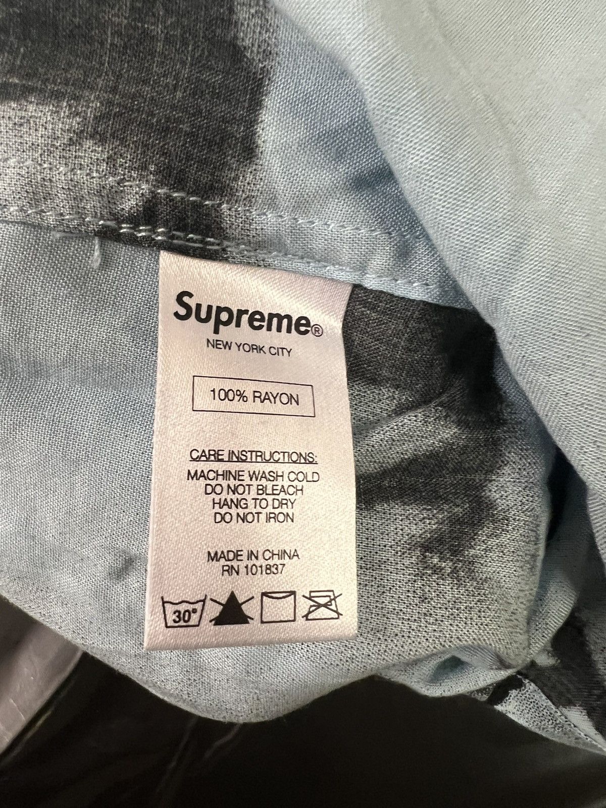 Supreme Supreme Cherry rayon shirt bnwt Size US XL / EU 56 / 4 - 3 Thumbnail