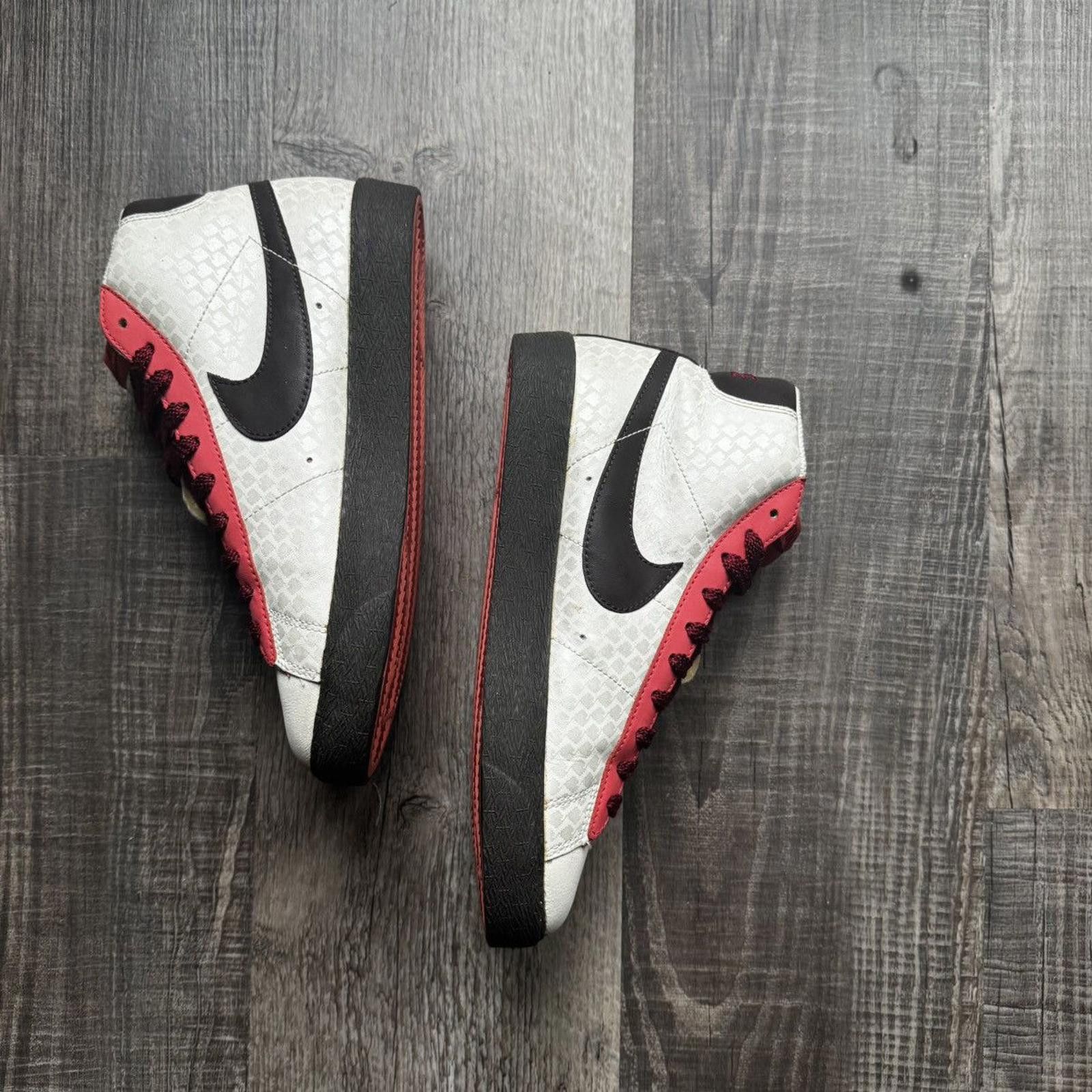 Nike NIKE • W'S Blazer High "Valentines Day" (7.5M) Size US 7.5 / EU 40-41 - 9 Thumbnail