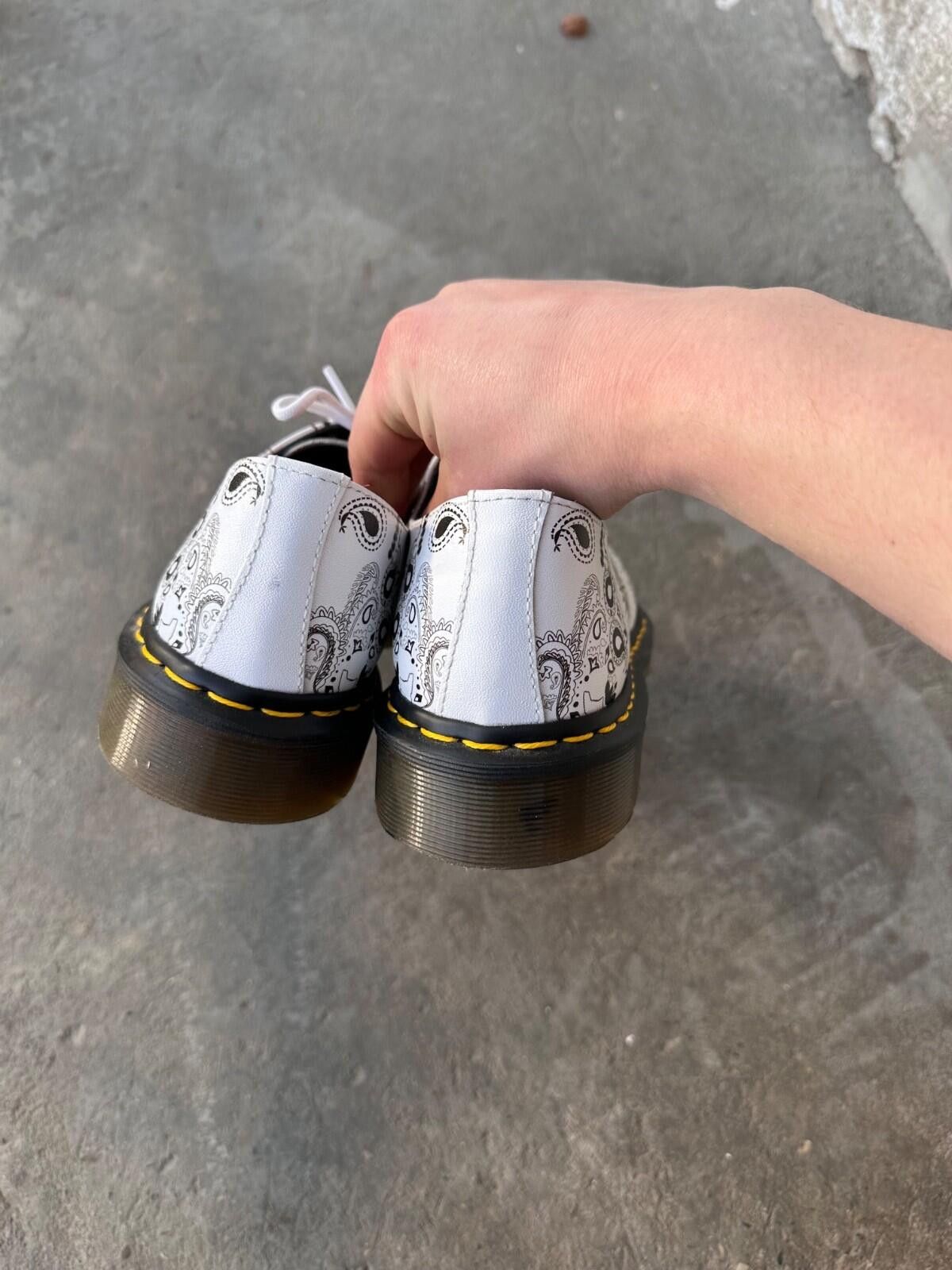 Dr. Martens Dr Martens 1461 White Bandana Print Industrial Shoes Lace Up Size US 7 / EU 40 - 6 Thumbnail