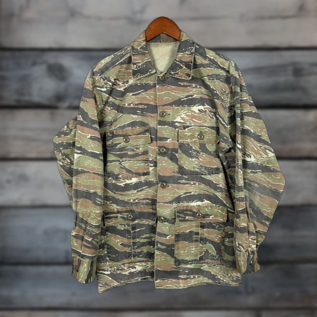 Vintage VINTAGE 80s Tiger Stripe Camouflage Military Field Jacket Men L Green Camouflage VTG Shirt? Size US L / EU 52-54 / 3 - 1 Thumbnail
