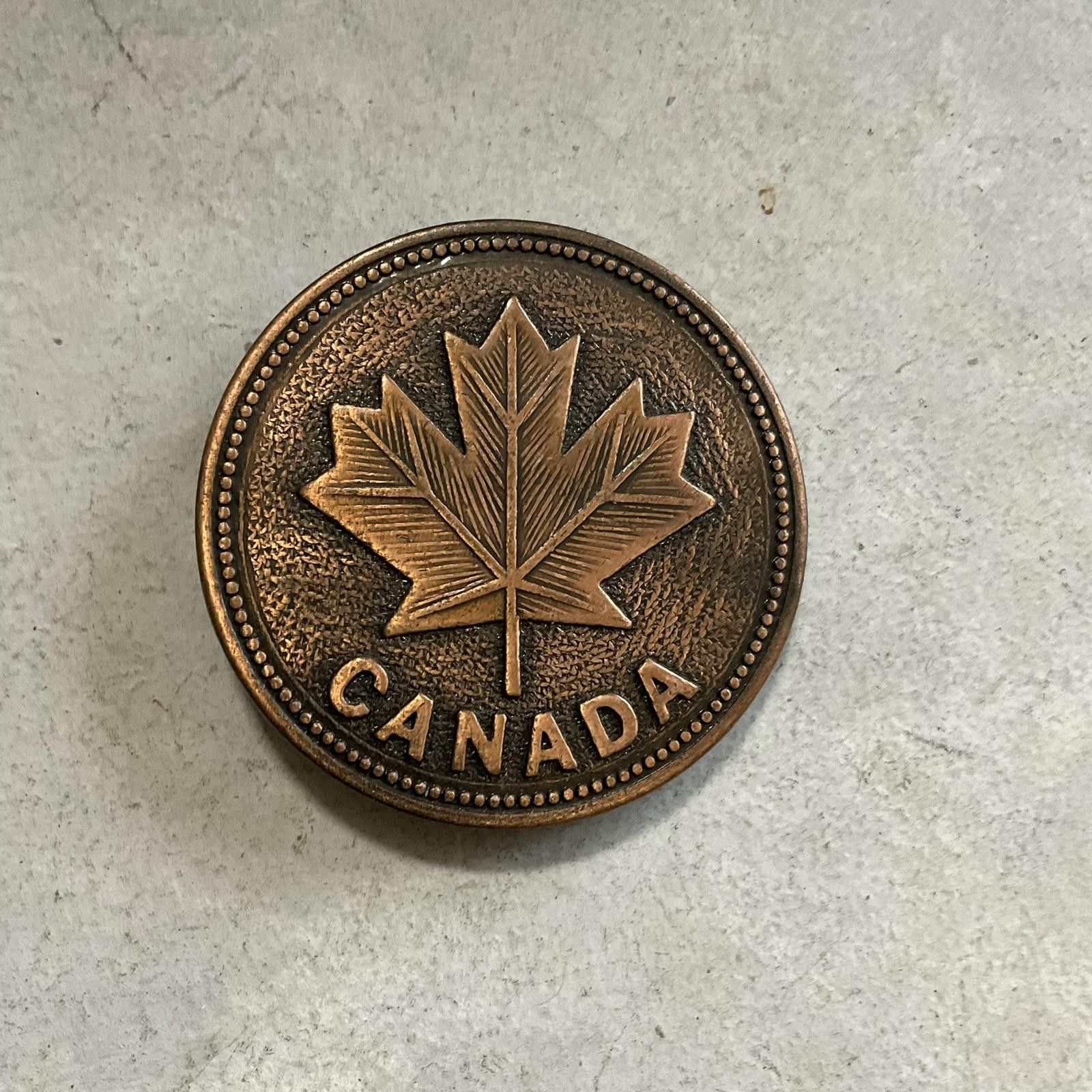 Vintage vintage 70's canada maple leaf coin bronze belt buckle Size ONE SIZE - 1 Thumbnail