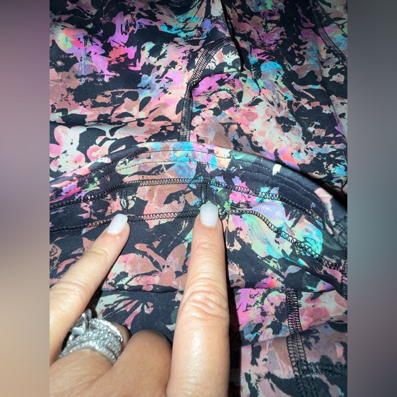 Lululemon LULULEMON Base Pace Crop 25” Stencil Blossom Red Multi SZ 2 Size 26" / US 2 / IT 38 - 11 Thumbnail