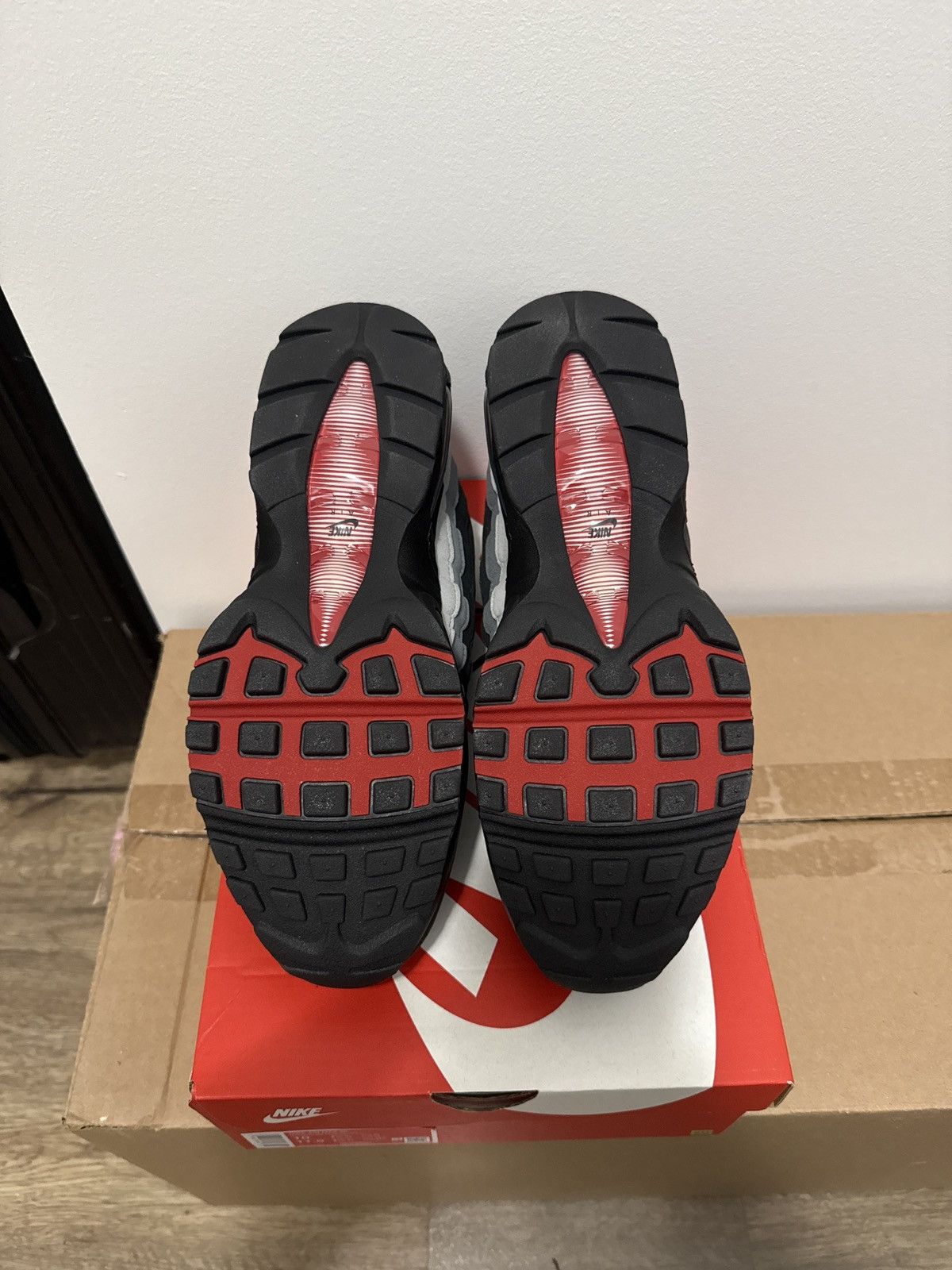Nike Nike Air Max 95 "Liverpool FC" Big Bubble Size US 10 / EU 43 - 6 Thumbnail