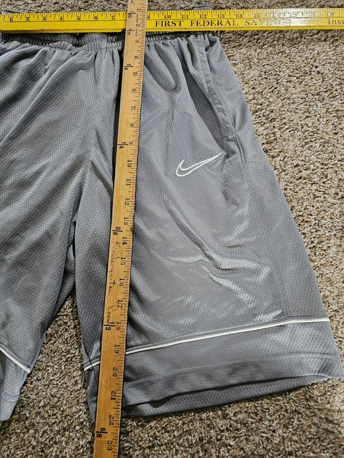 Nike Gray Nike Dri Fit drawstring athletic shorts S Size US 30 / EU 46 - 3 Thumbnail