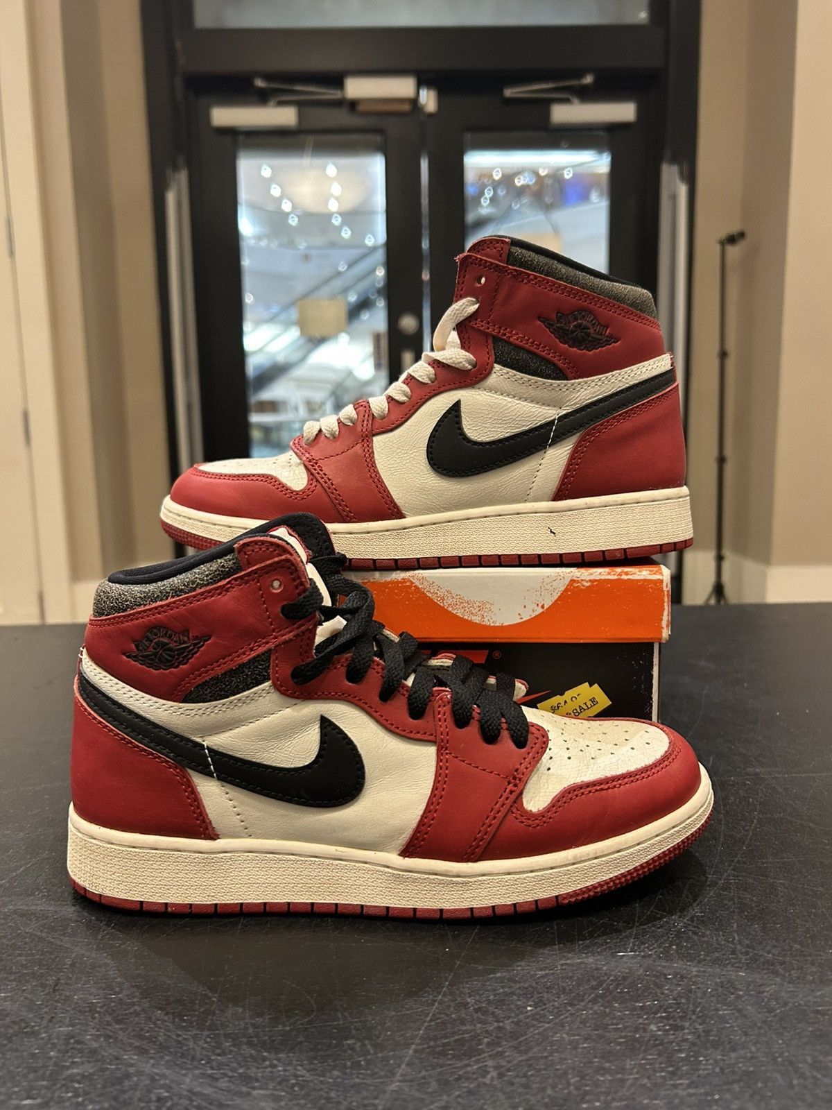 Jordan Brand Jordan 1 Retro ‘Chicago Lost And Found’ Size US 6.5 / EU 39-40 - 1 Thumbnail