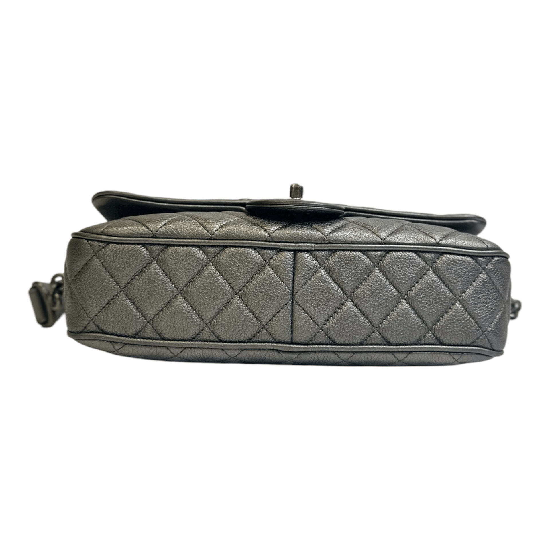 Chanel Chanel Metallic Calfskin Quilted Casual Rock Flap Silver Size ONE SIZE - 4 Thumbnail