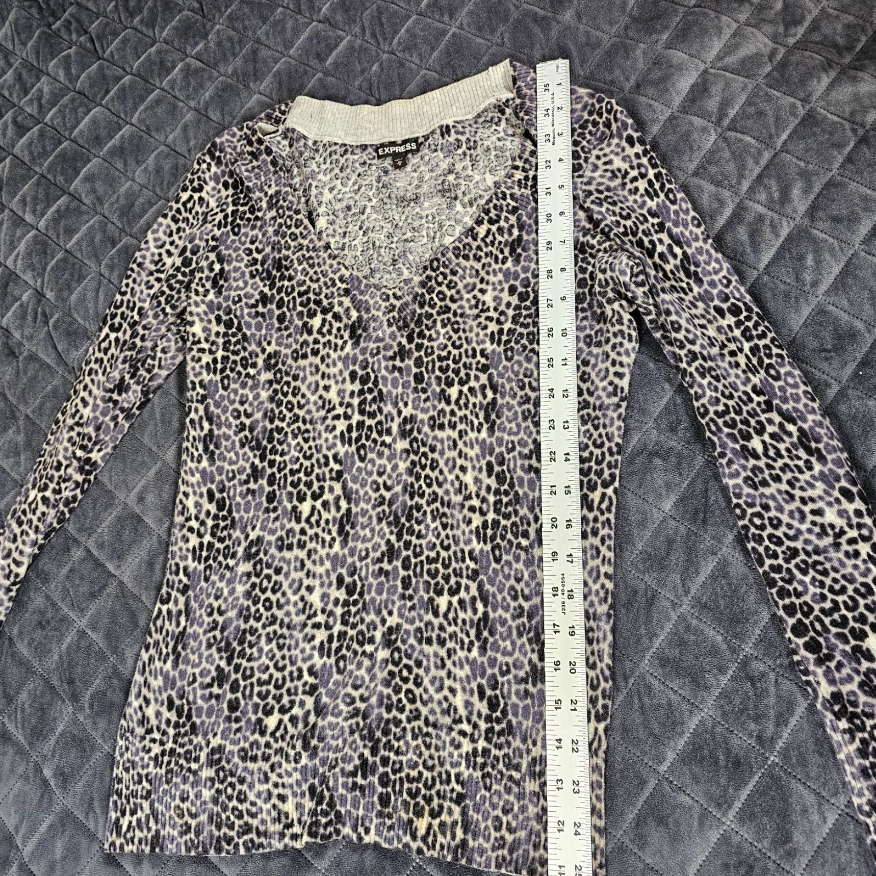 Express Express Blouse Women M Gray Leopard Long Sleeve V-Neck Casual Business Shirt Size M / US 6-8 / IT 42-44 - 4 Thumbnail