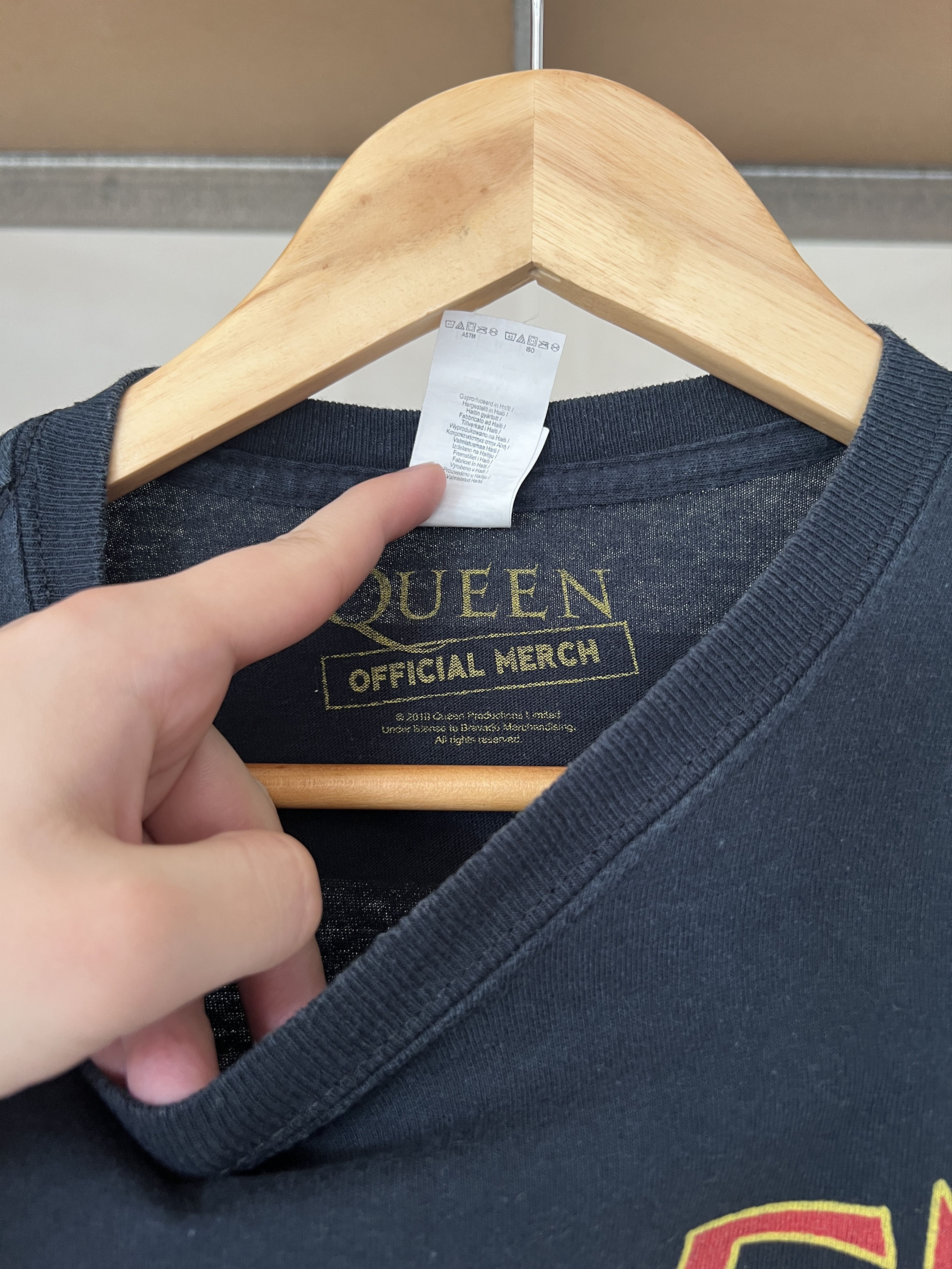 Band Tees Vintage 2000s Queen A Kind of Magic Rock Band T-shirt Size US M / EU 48-50 / 2 - 4 Thumbnail