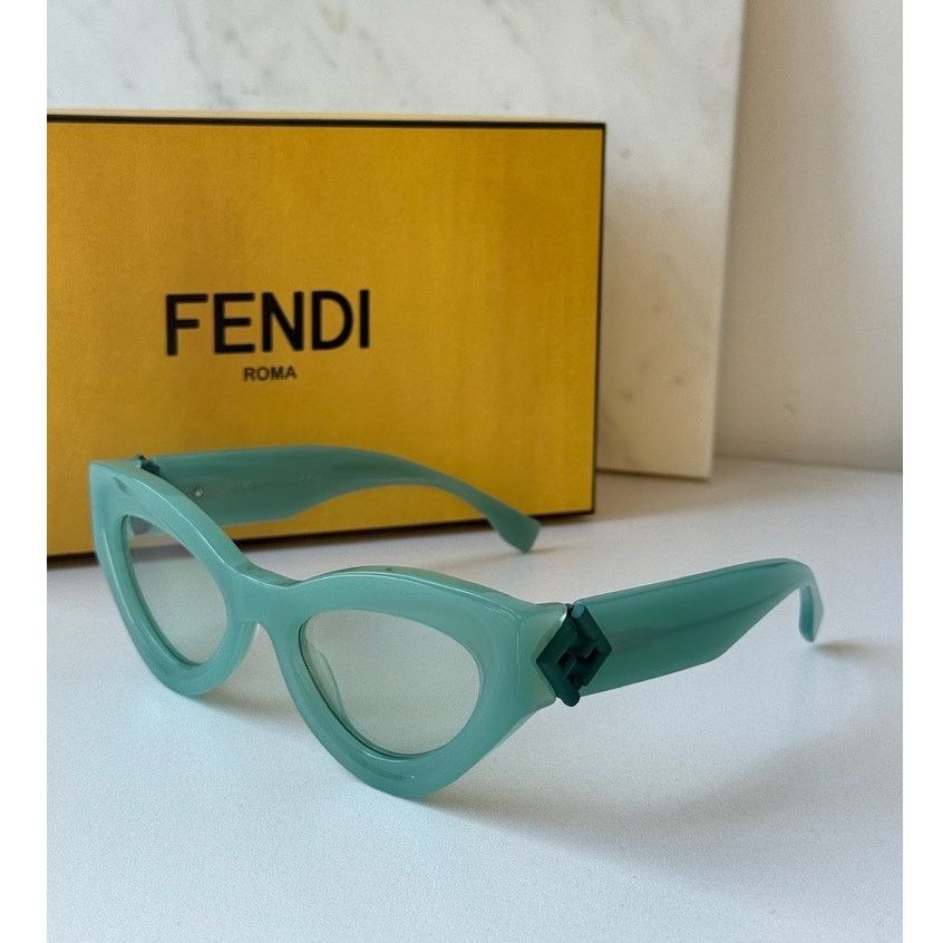 Fendi NEW Fendi FE40146I Diamonds Cat Eye Green Sunglasses Size ONE SIZE - 1 Thumbnail